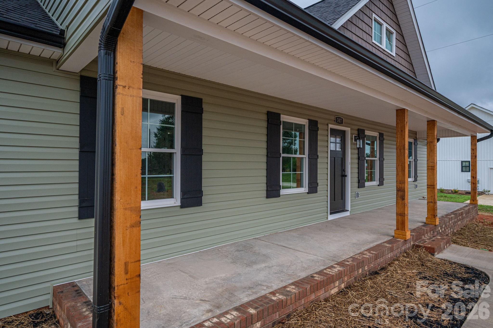 307 Northbrook III School Road — Vale
