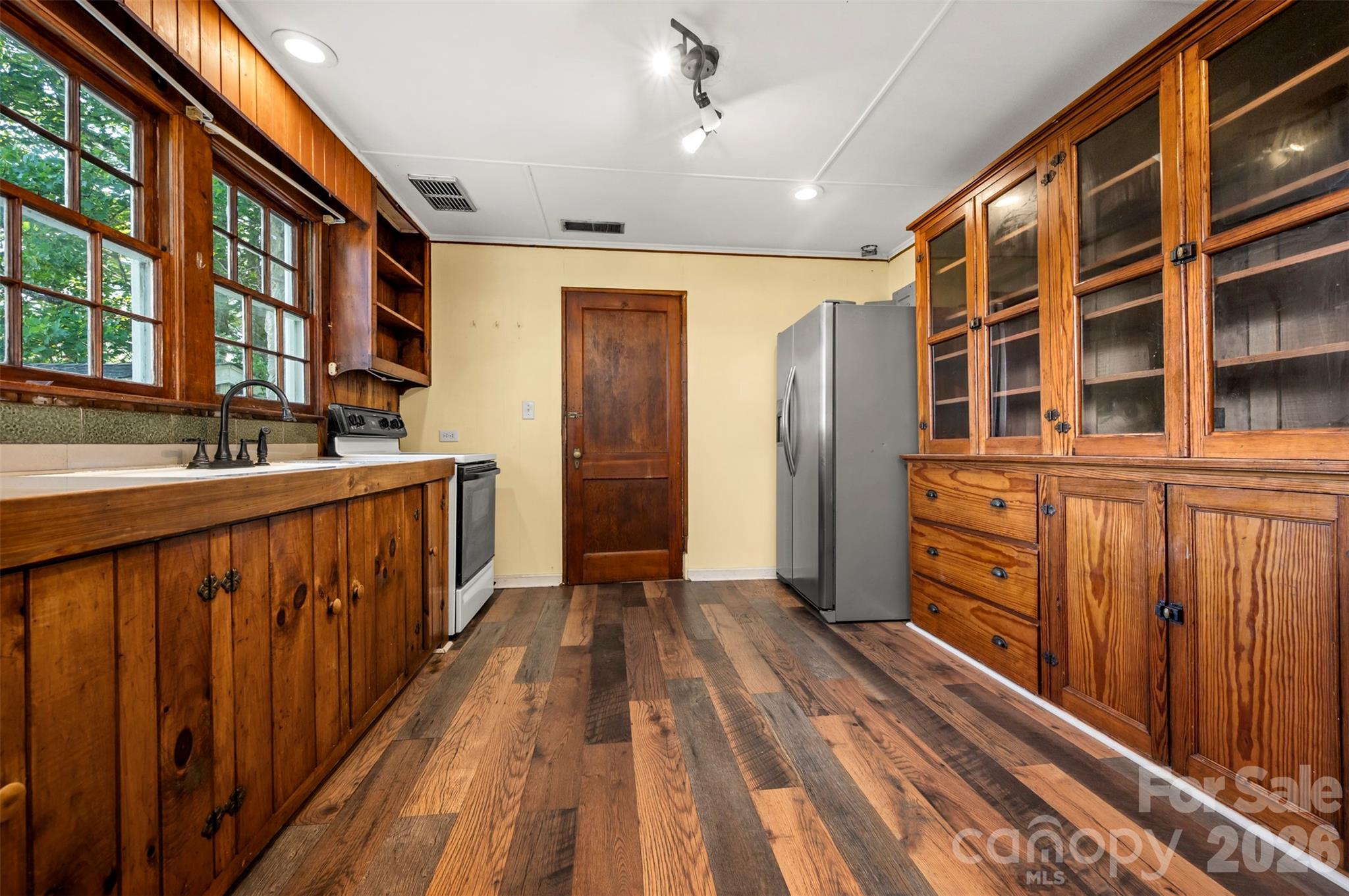 720 Sylvan Boulevard — Hendersonville