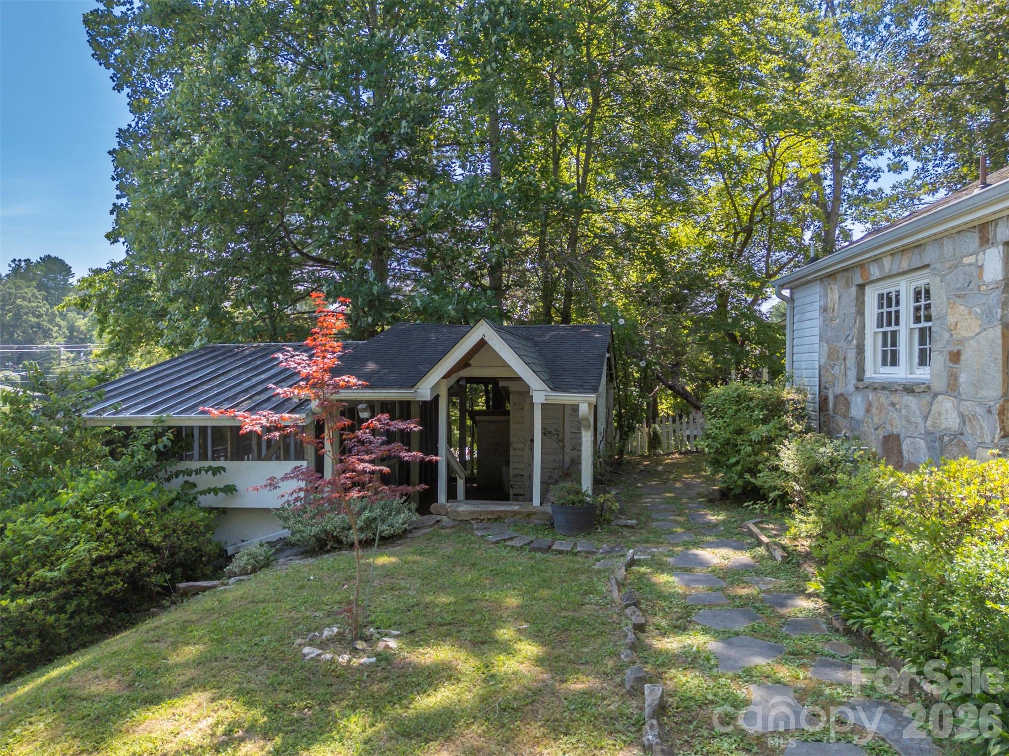 720 Sylvan Boulevard — Hendersonville