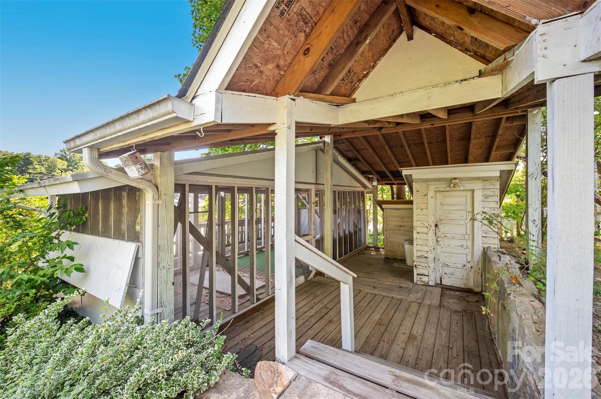 720 Sylvan Boulevard — Hendersonville