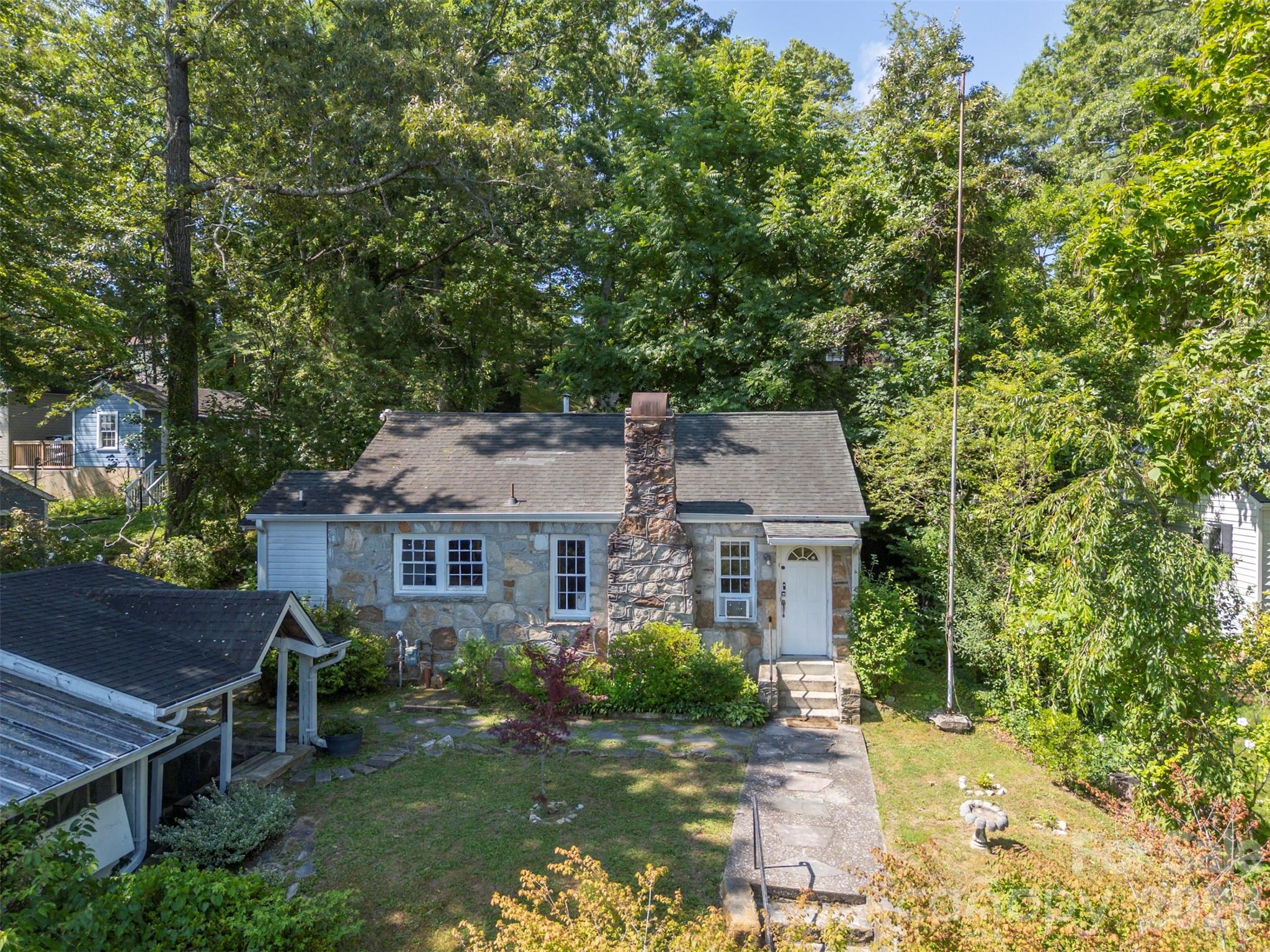 720 Sylvan Boulevard — Hendersonville