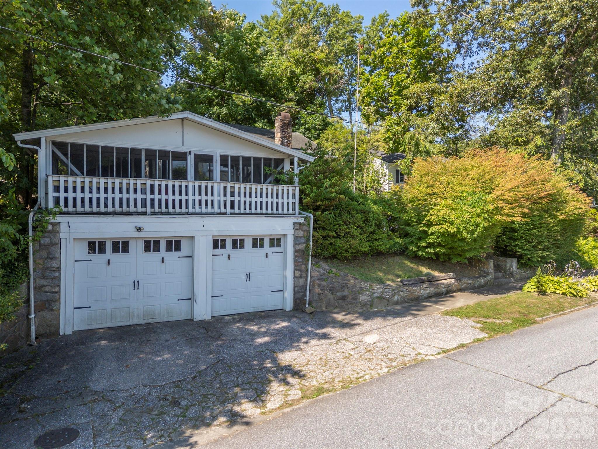 720 Sylvan Boulevard — Hendersonville
