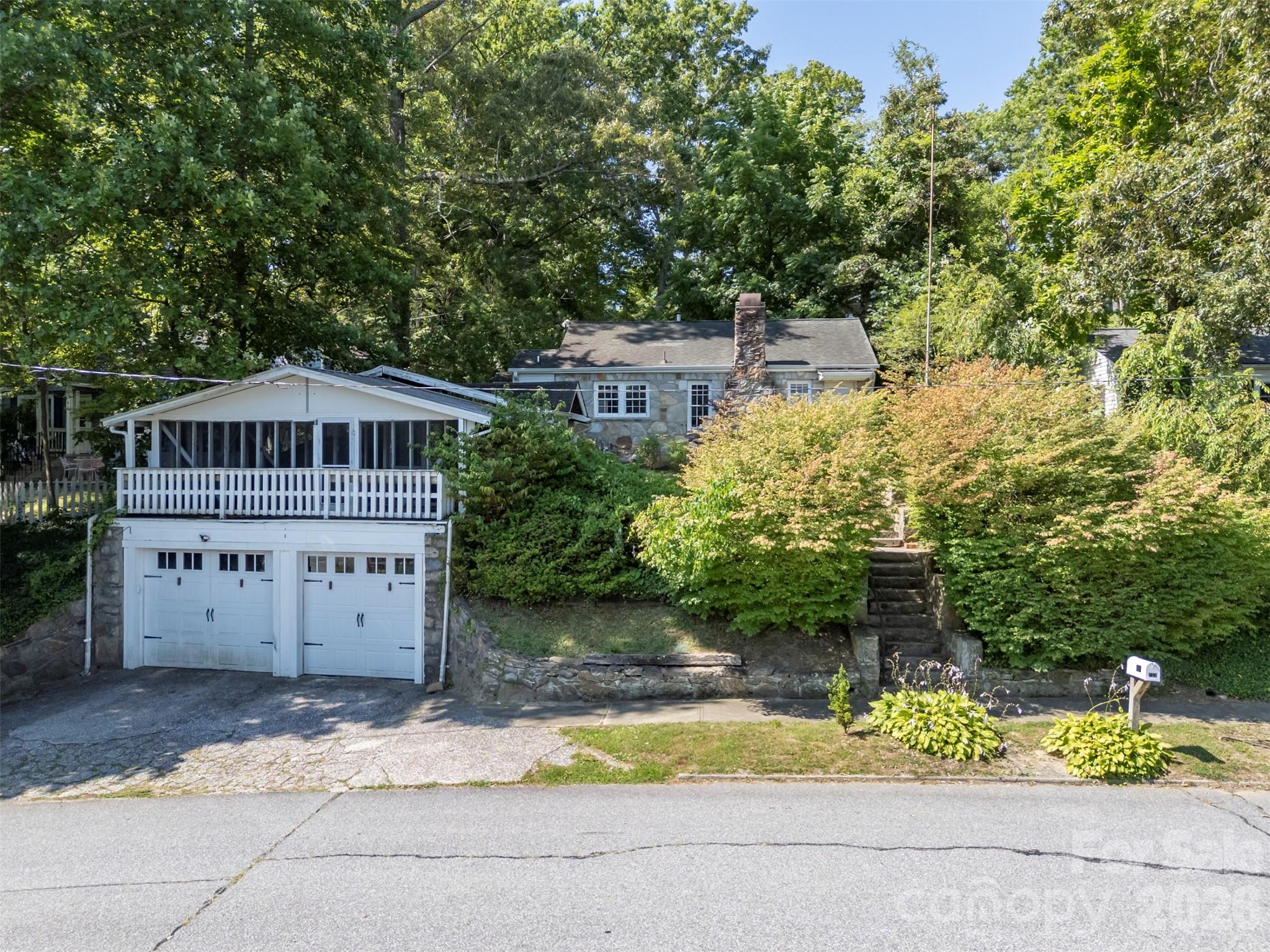 720 Sylvan Boulevard — Hendersonville