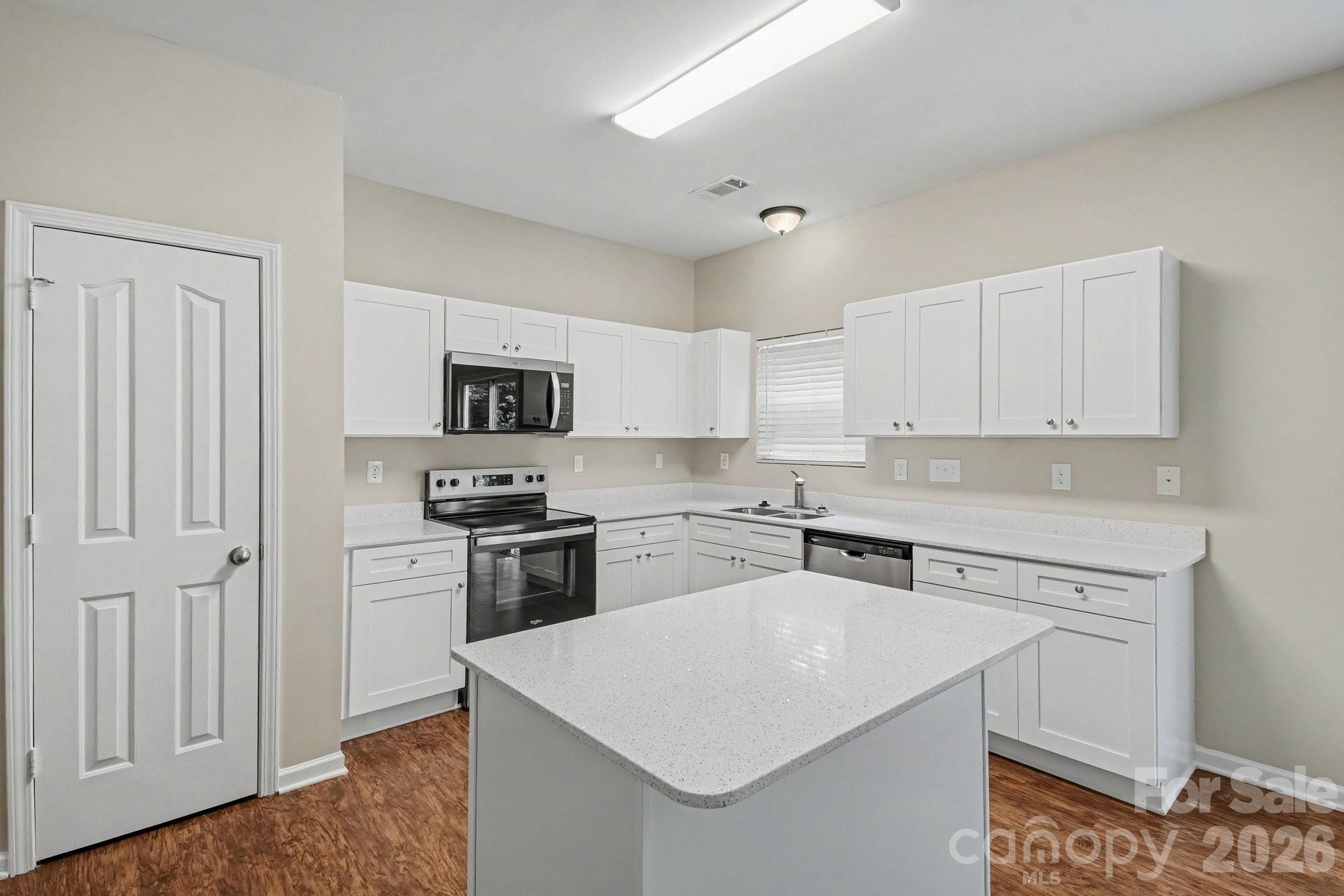 11807 Oak Street — Charlotte