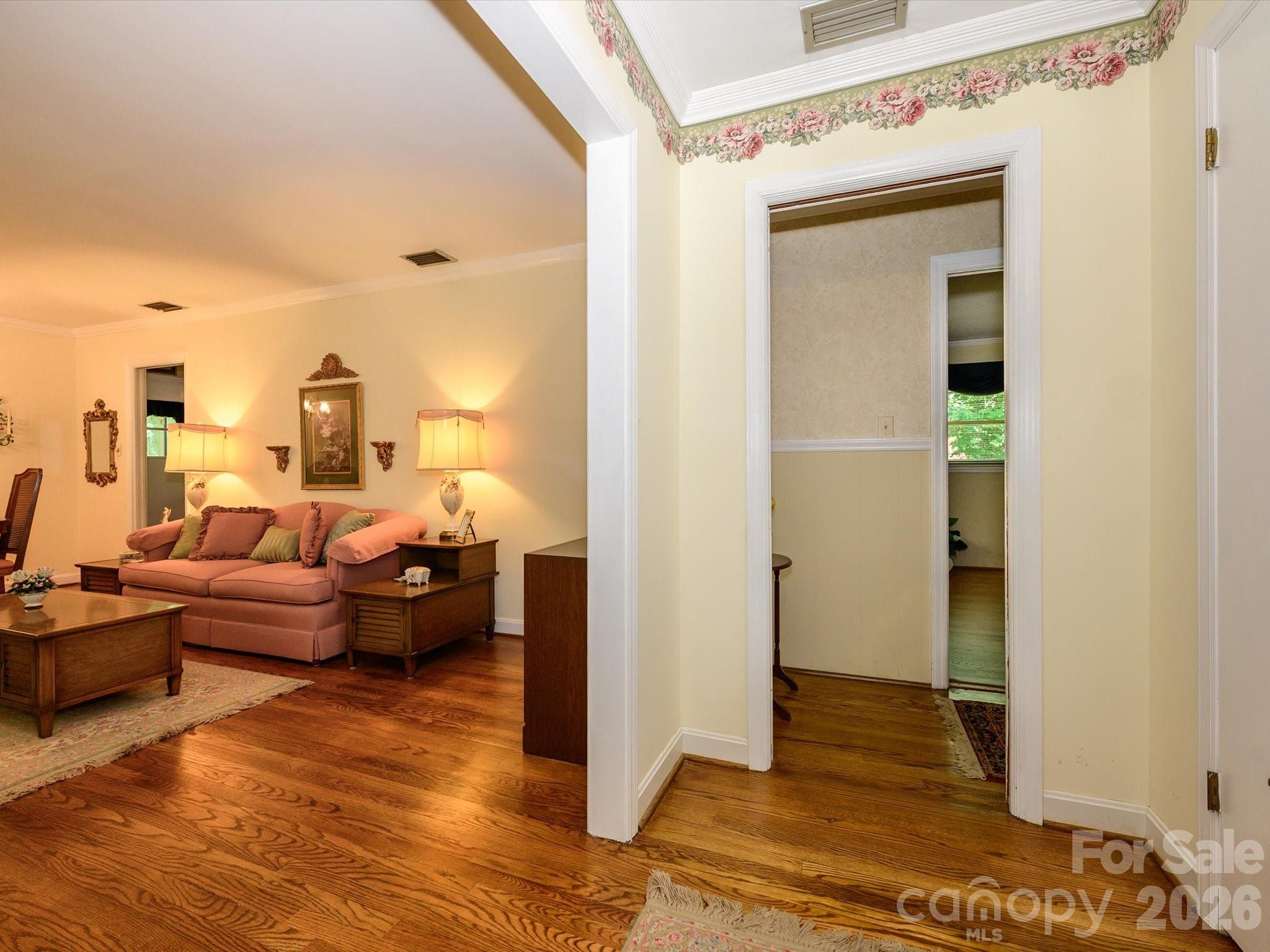 3712 Brookwood Road — Charlotte