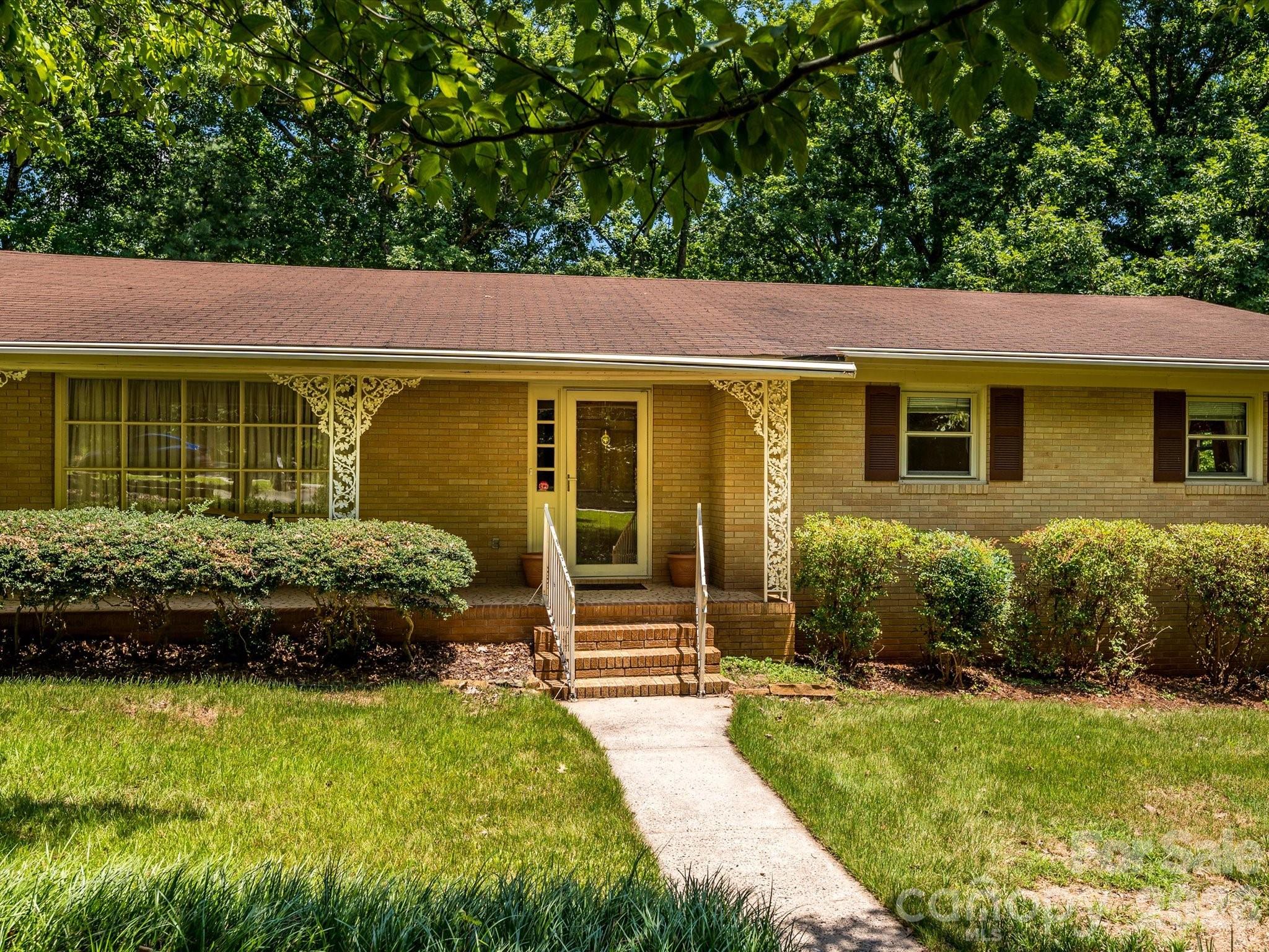 3712 Brookwood Road — Charlotte