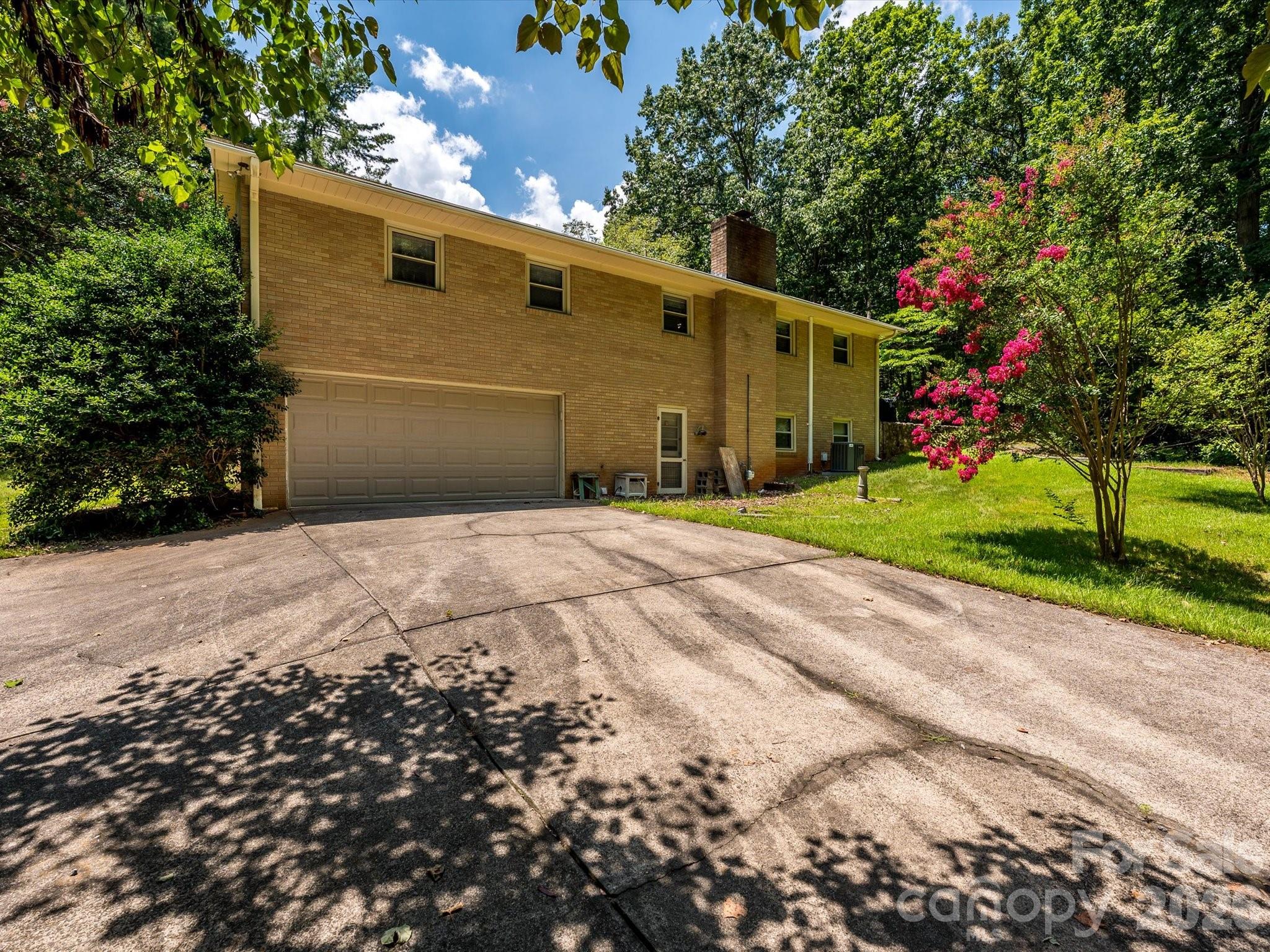 3712 Brookwood Road — Charlotte