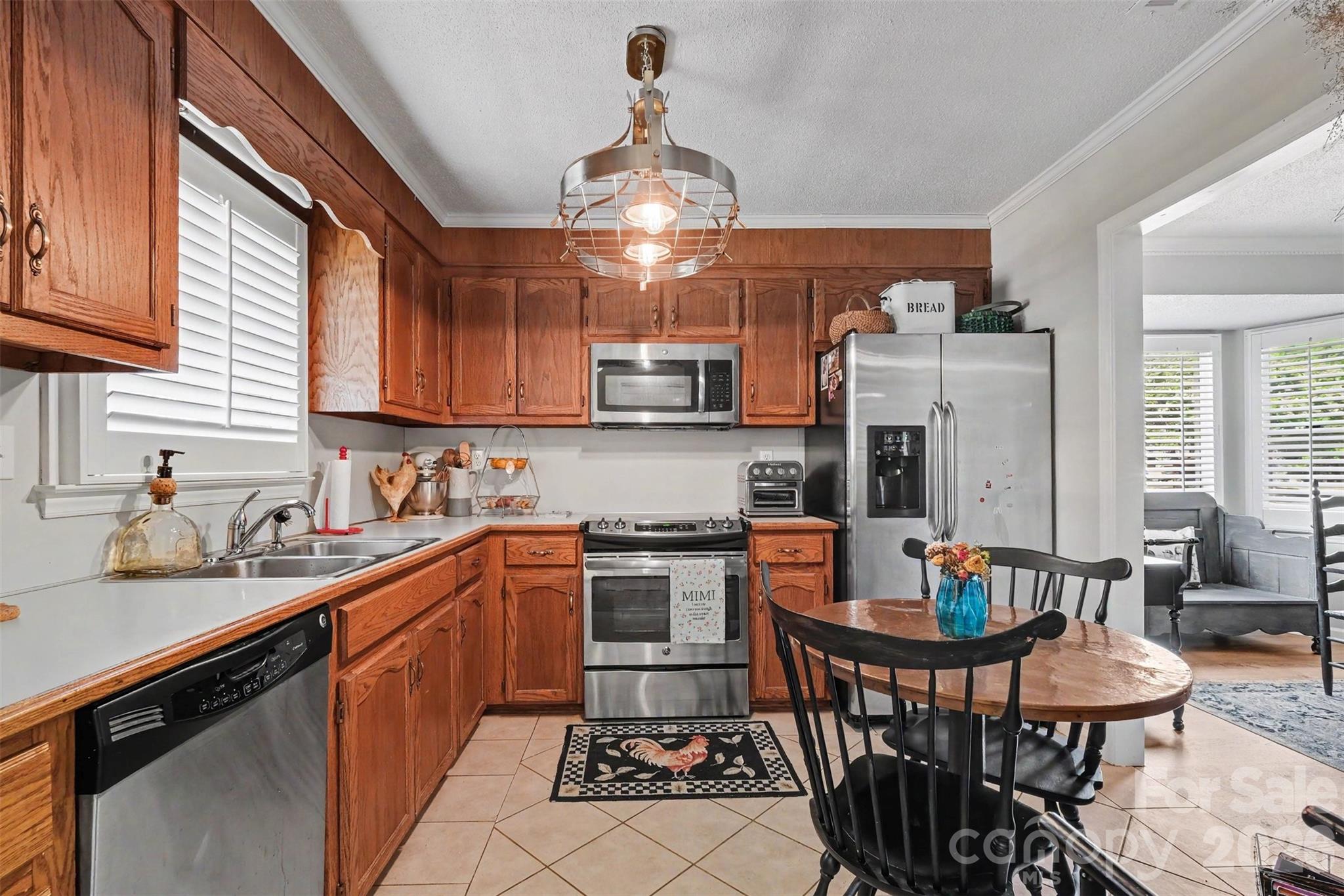 8427 Coulwood Oak Lane — Charlotte