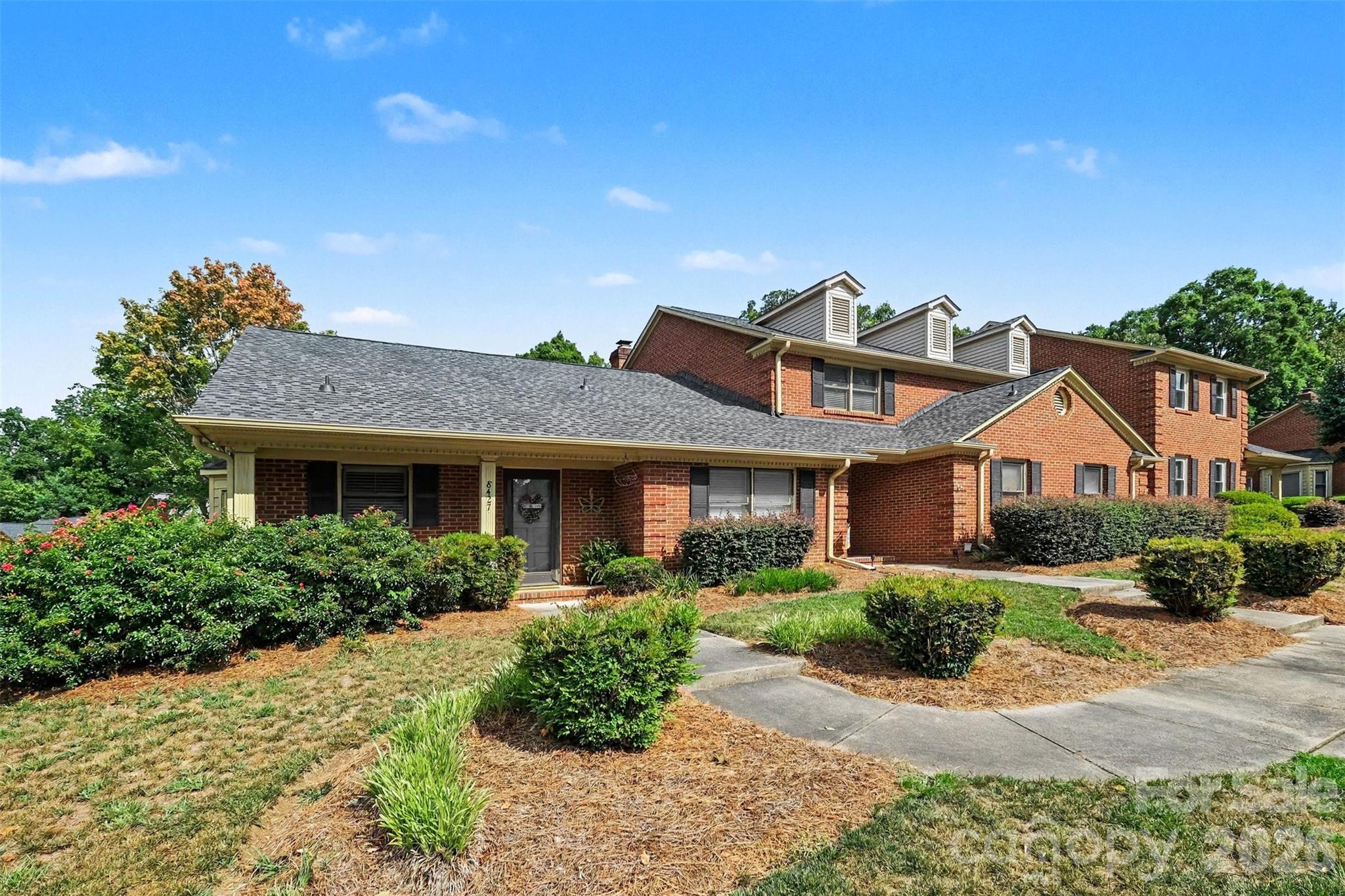 8427 Coulwood Oak Lane — Charlotte