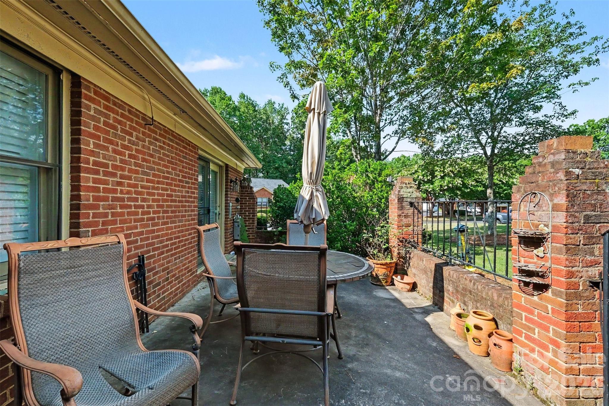 8427 Coulwood Oak Lane — Charlotte