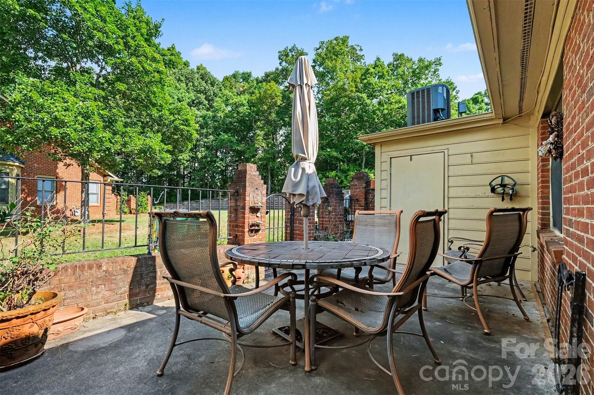 8427 Coulwood Oak Lane — Charlotte