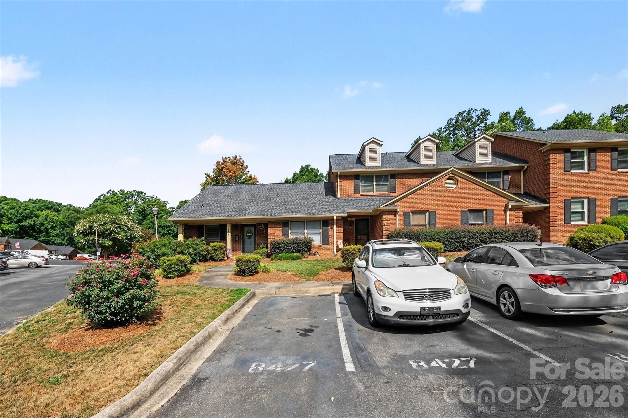8427 Coulwood Oak Lane — Charlotte