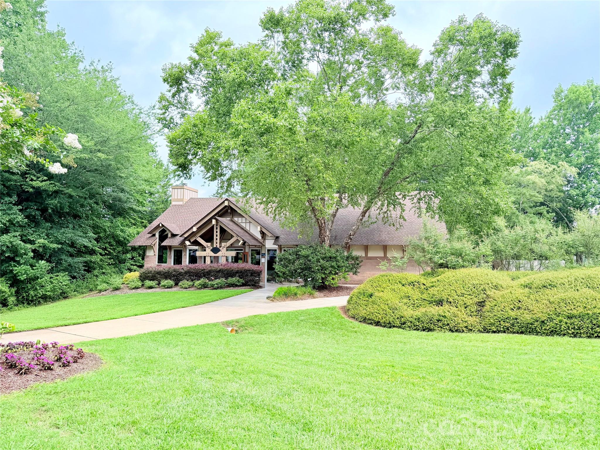 4415 Parkgate Drive — Matthews