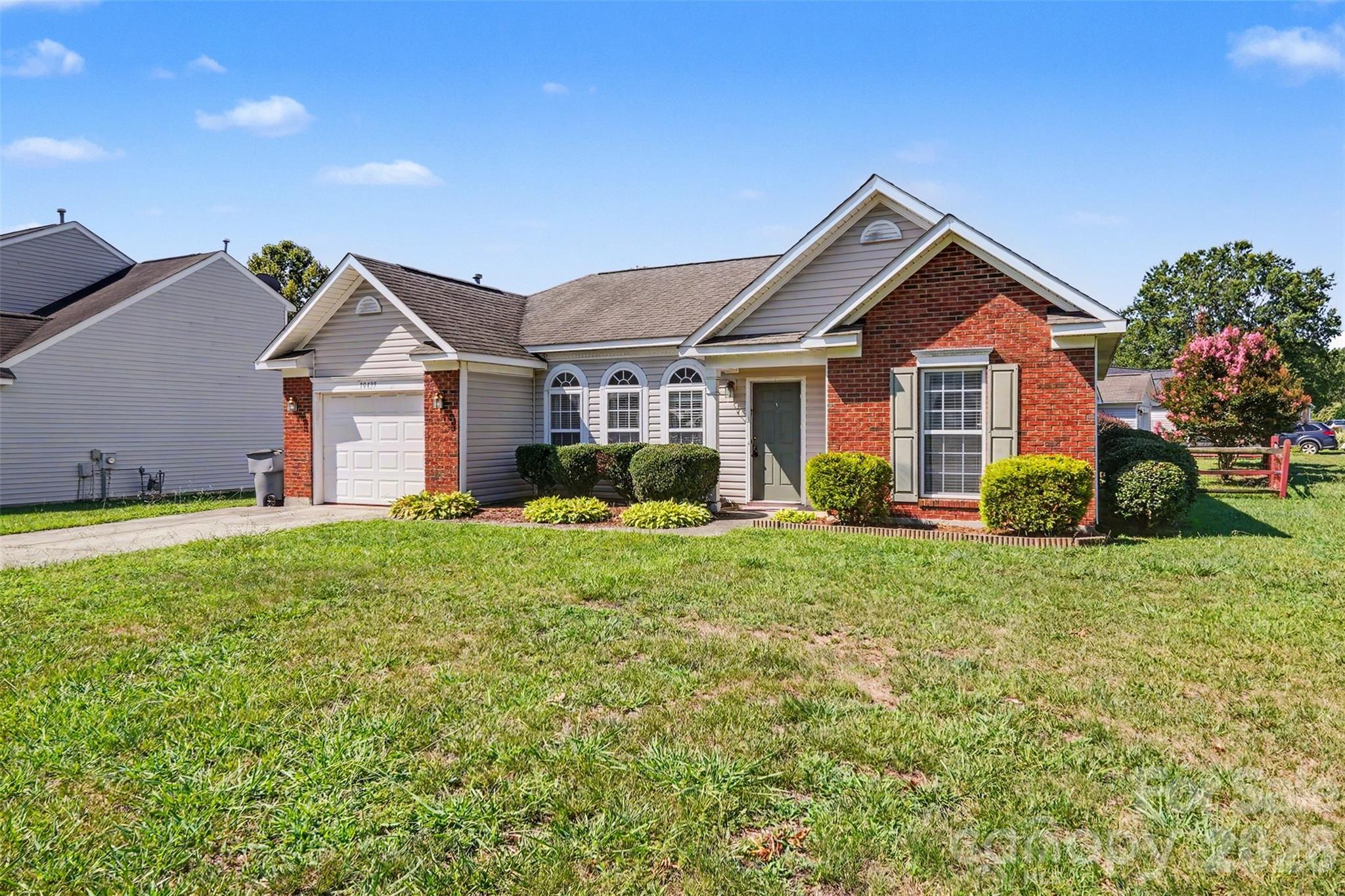 10439 Green Hedge Avenue — Charlotte