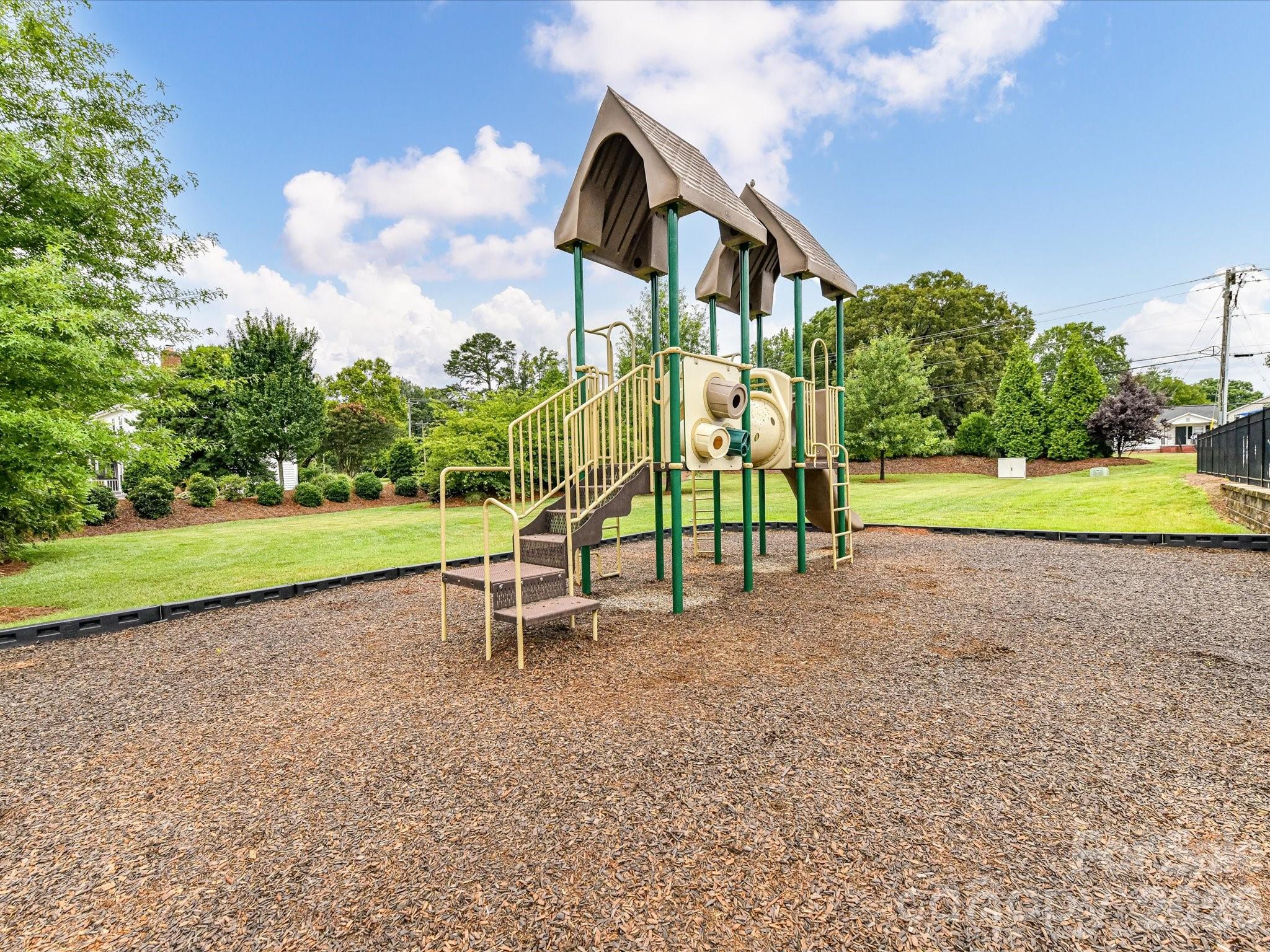 724 Larmore Avenue — Charlotte