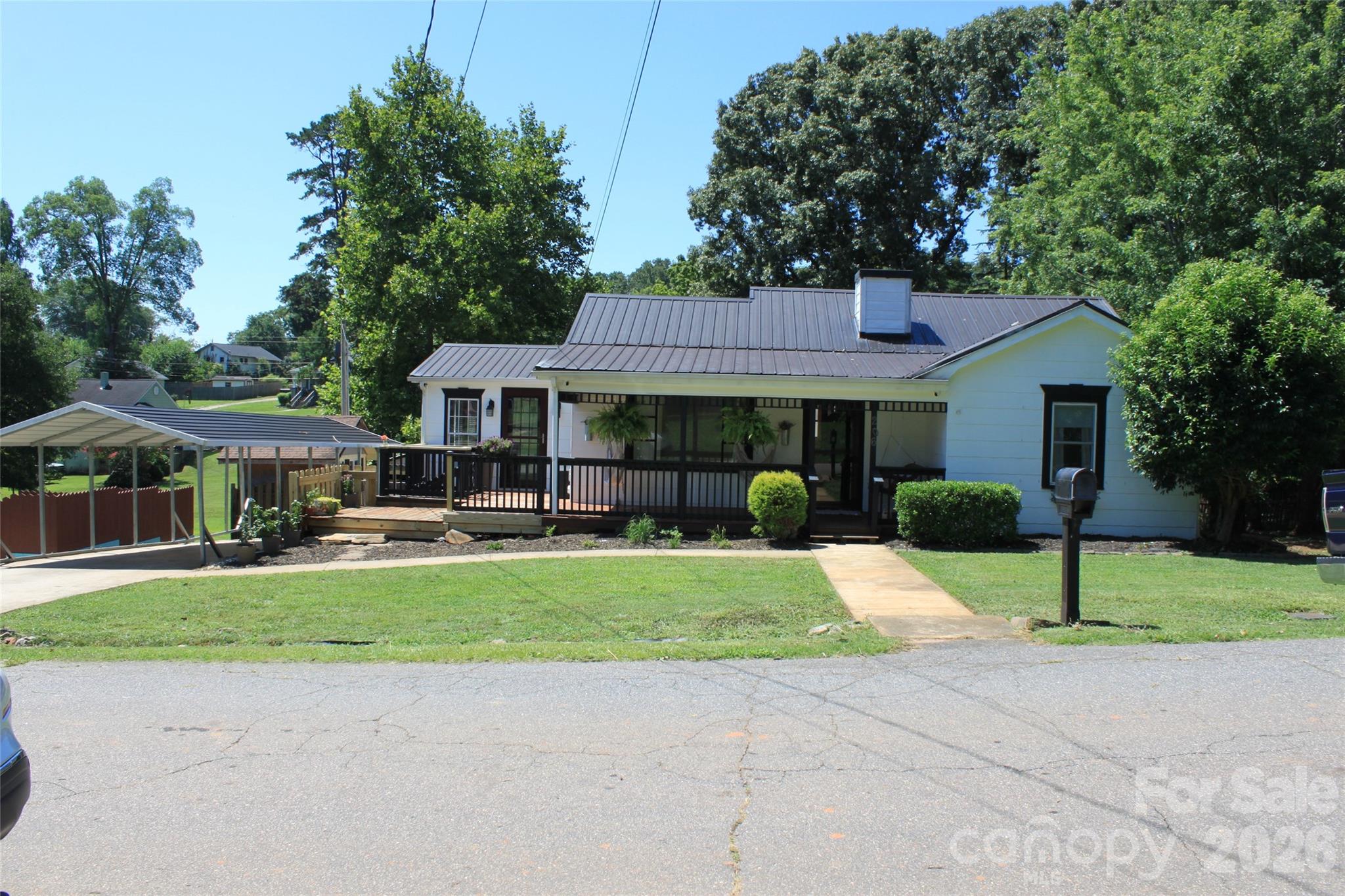 206 Bentwood Drive — Forest City