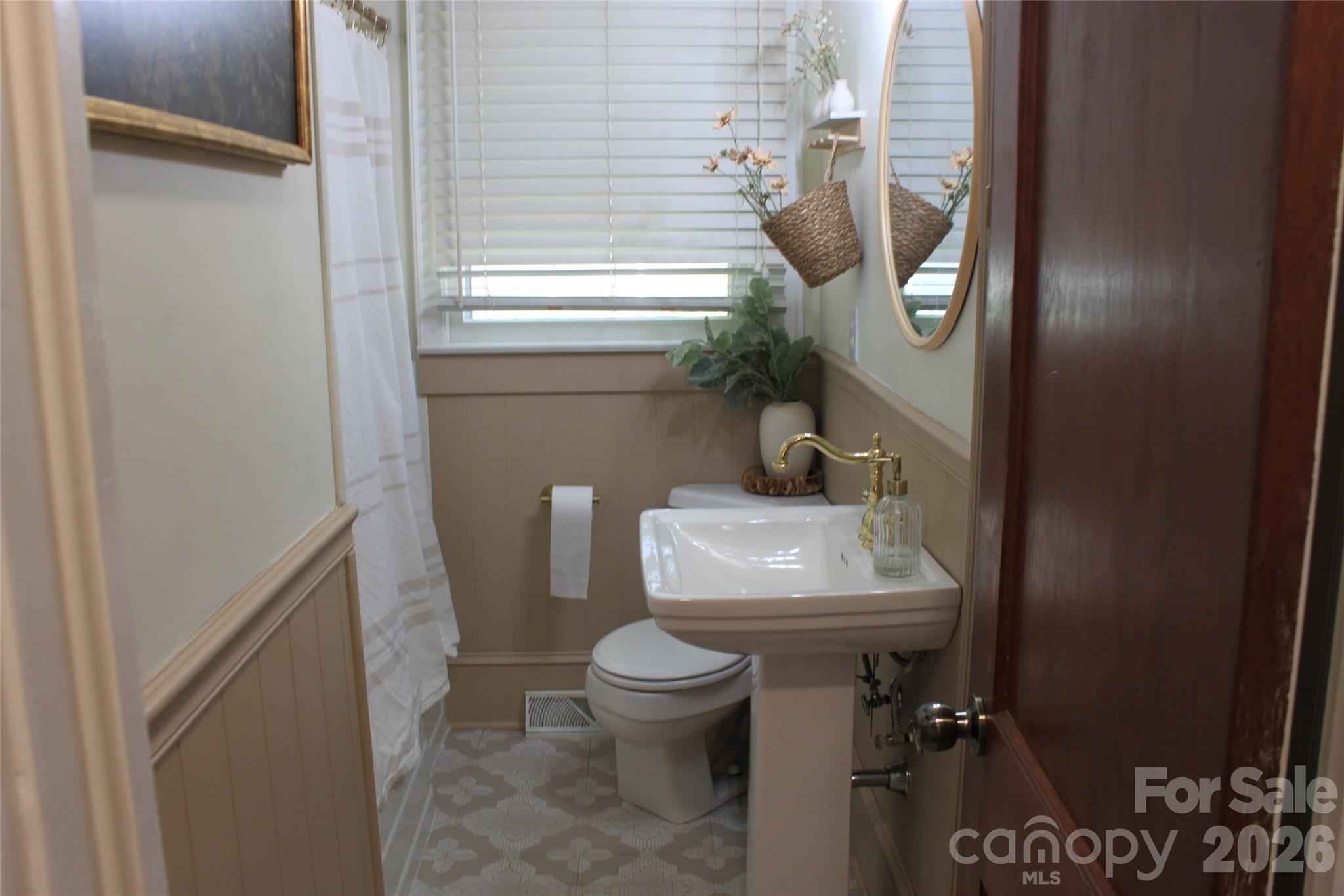 206 Bentwood Drive — Forest City