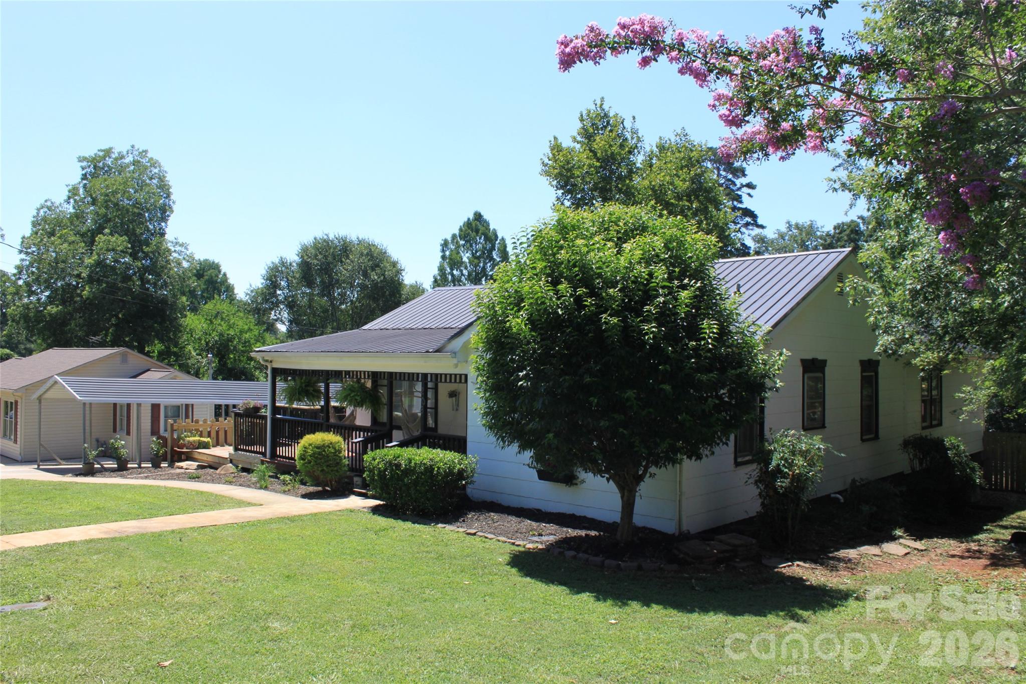 206 Bentwood Drive — Forest City