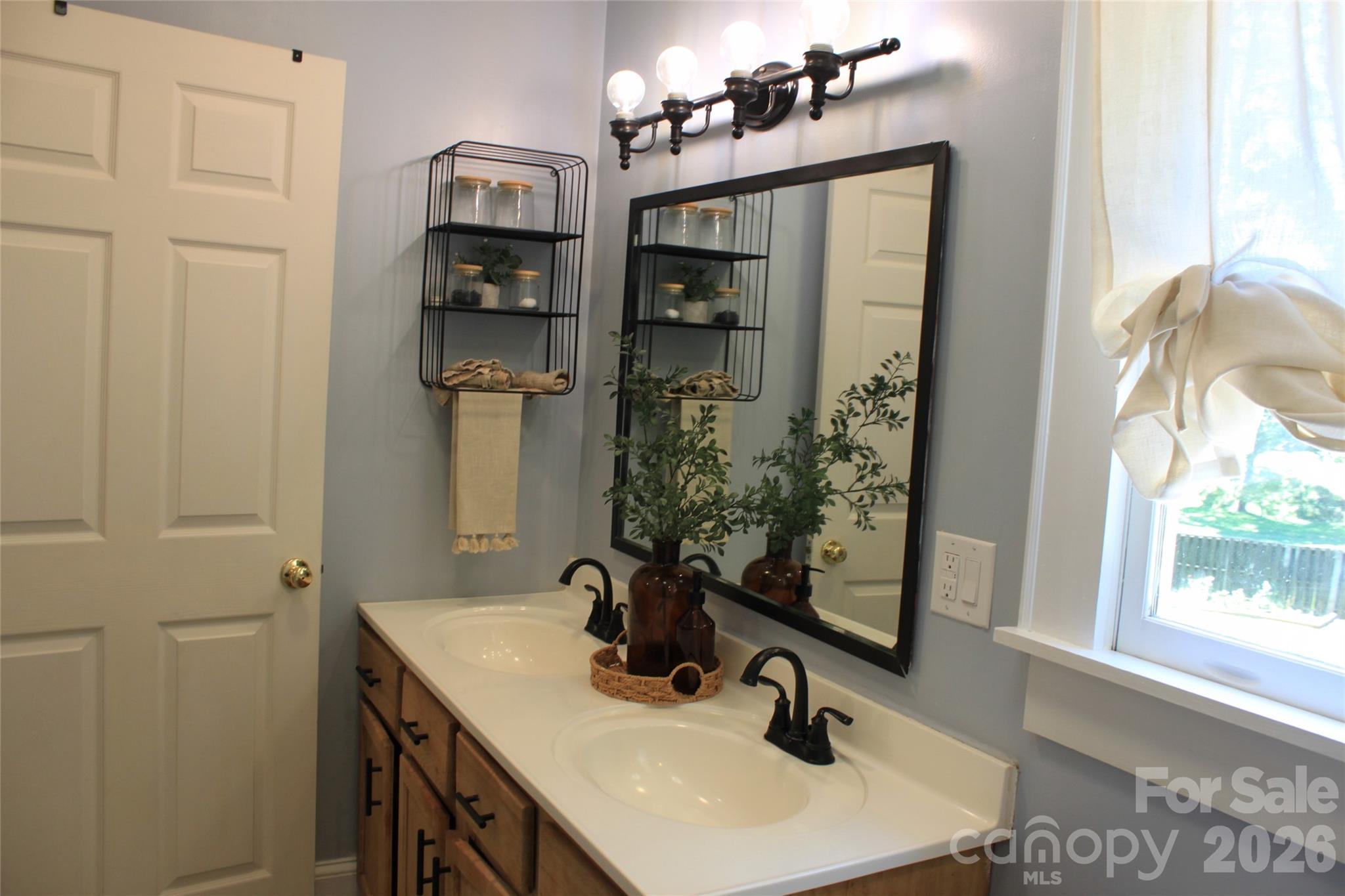 206 Bentwood Drive — Forest City