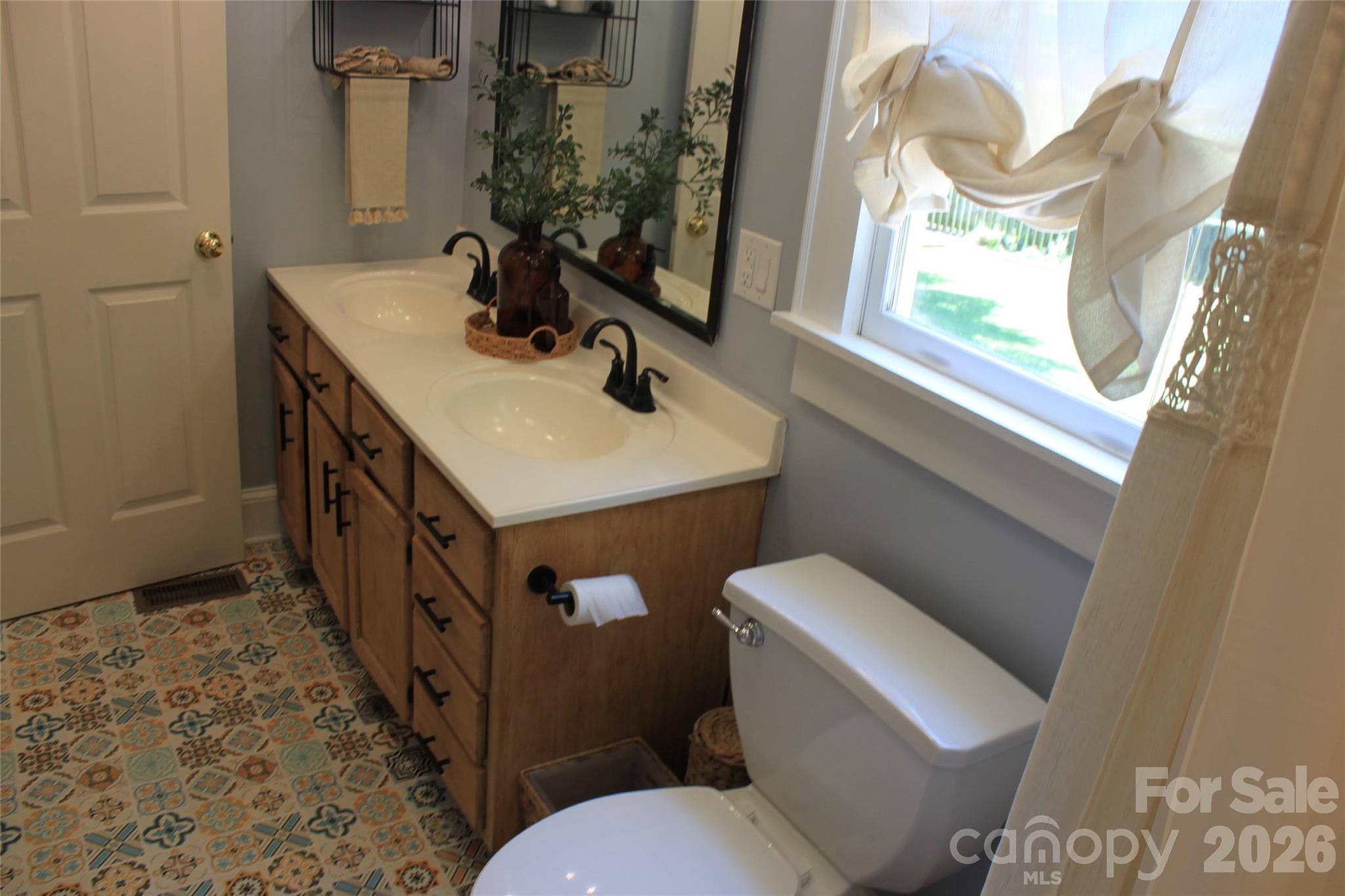 206 Bentwood Drive — Forest City