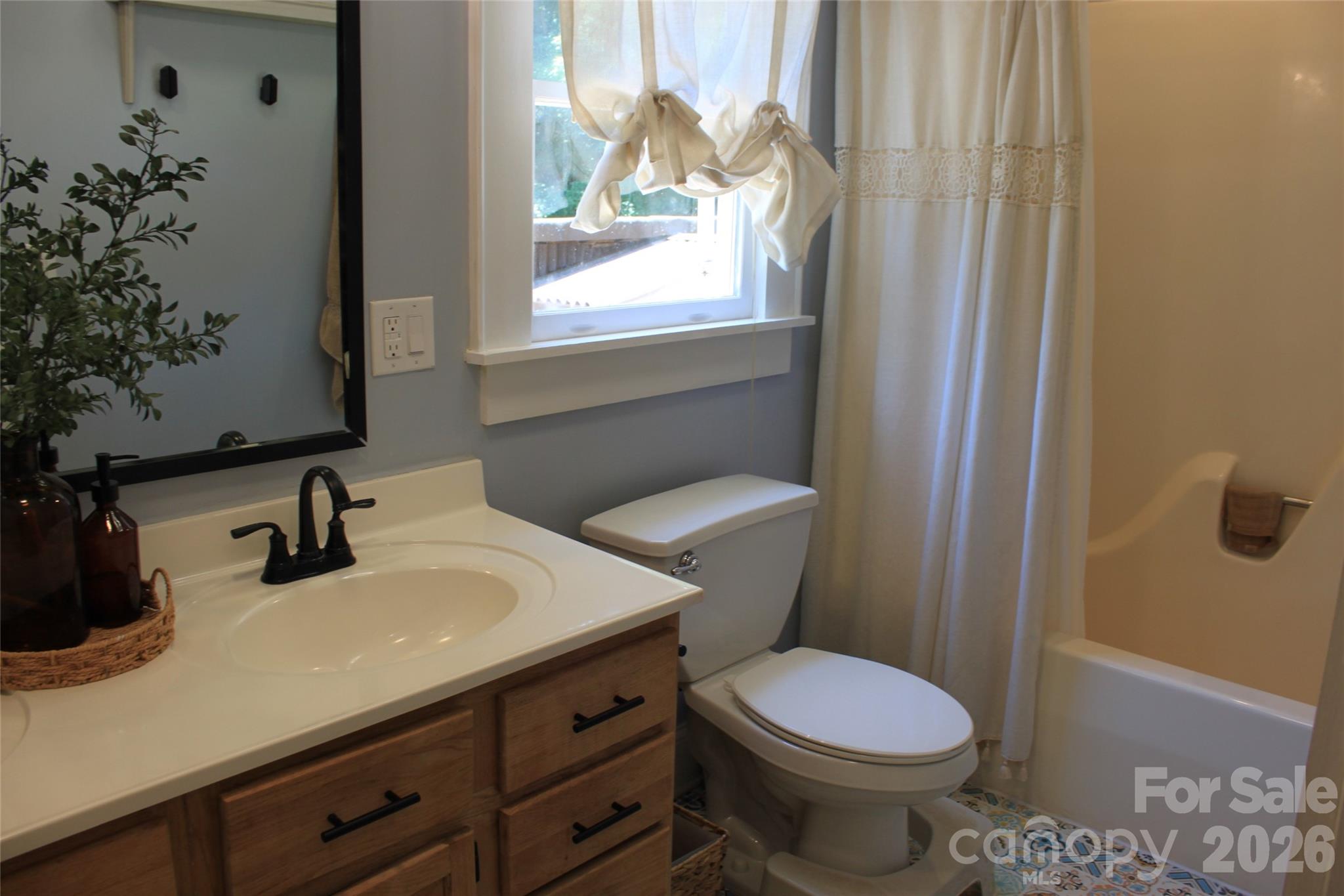 206 Bentwood Drive — Forest City