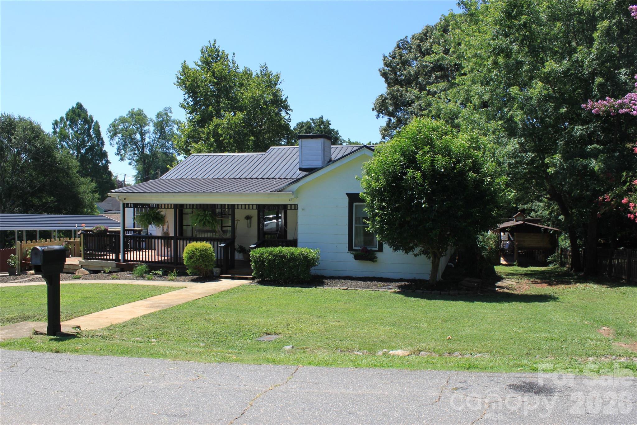 206 Bentwood Drive — Forest City