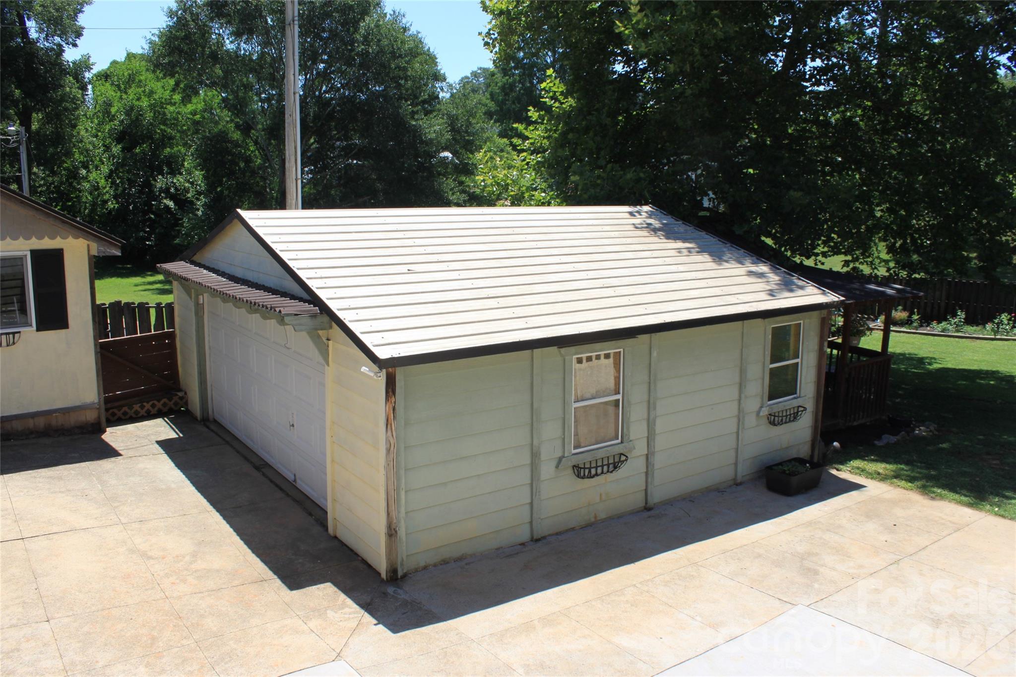 206 Bentwood Drive — Forest City