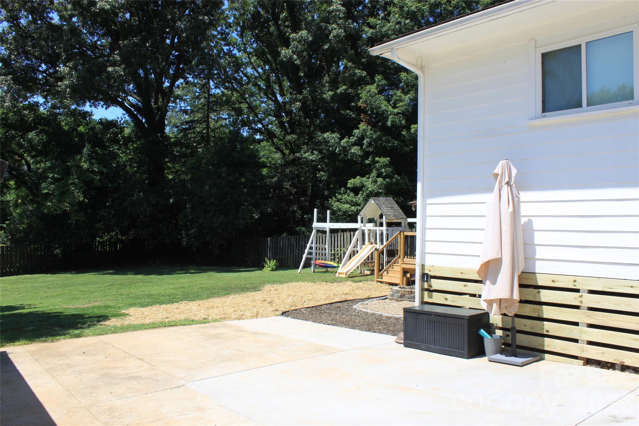 206 Bentwood Drive — Forest City