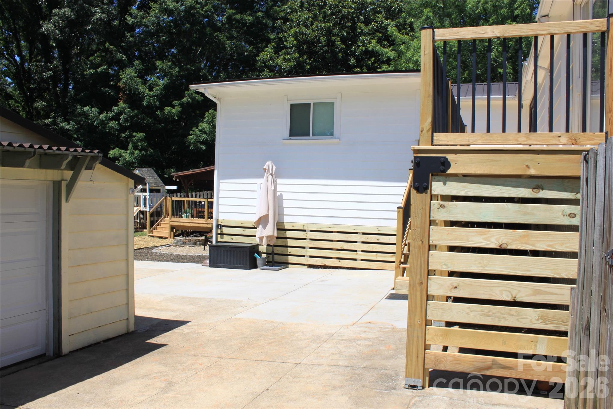 206 Bentwood Drive — Forest City
