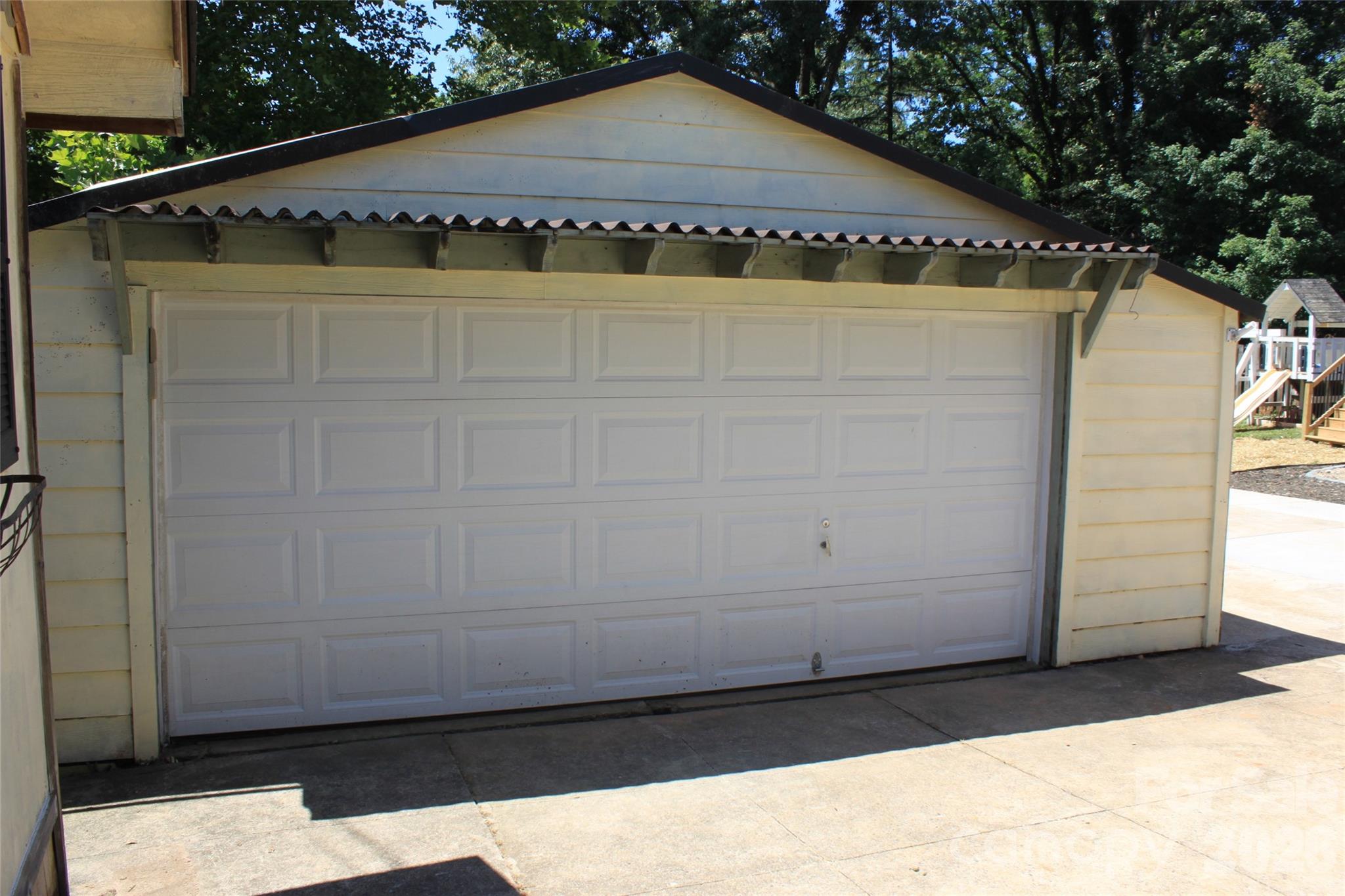 206 Bentwood Drive — Forest City