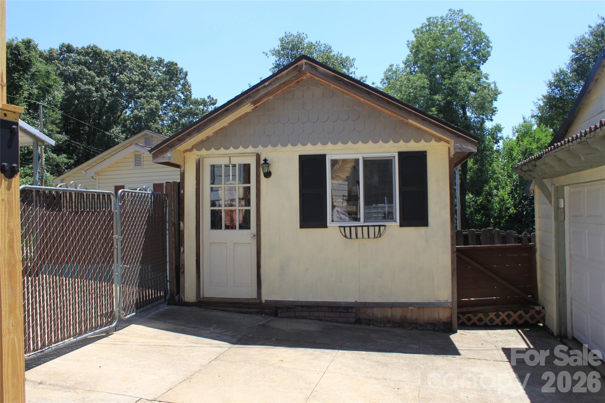 206 Bentwood Drive — Forest City