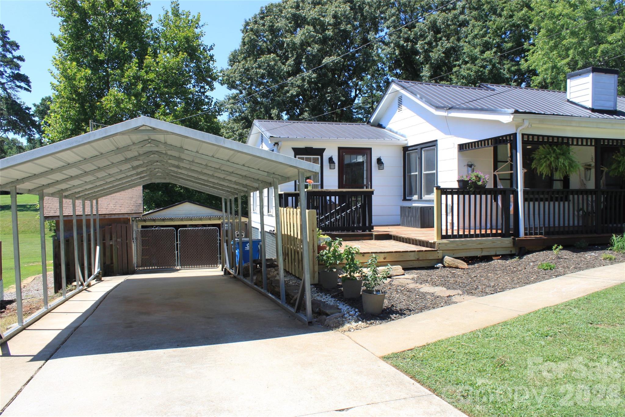 206 Bentwood Drive — Forest City