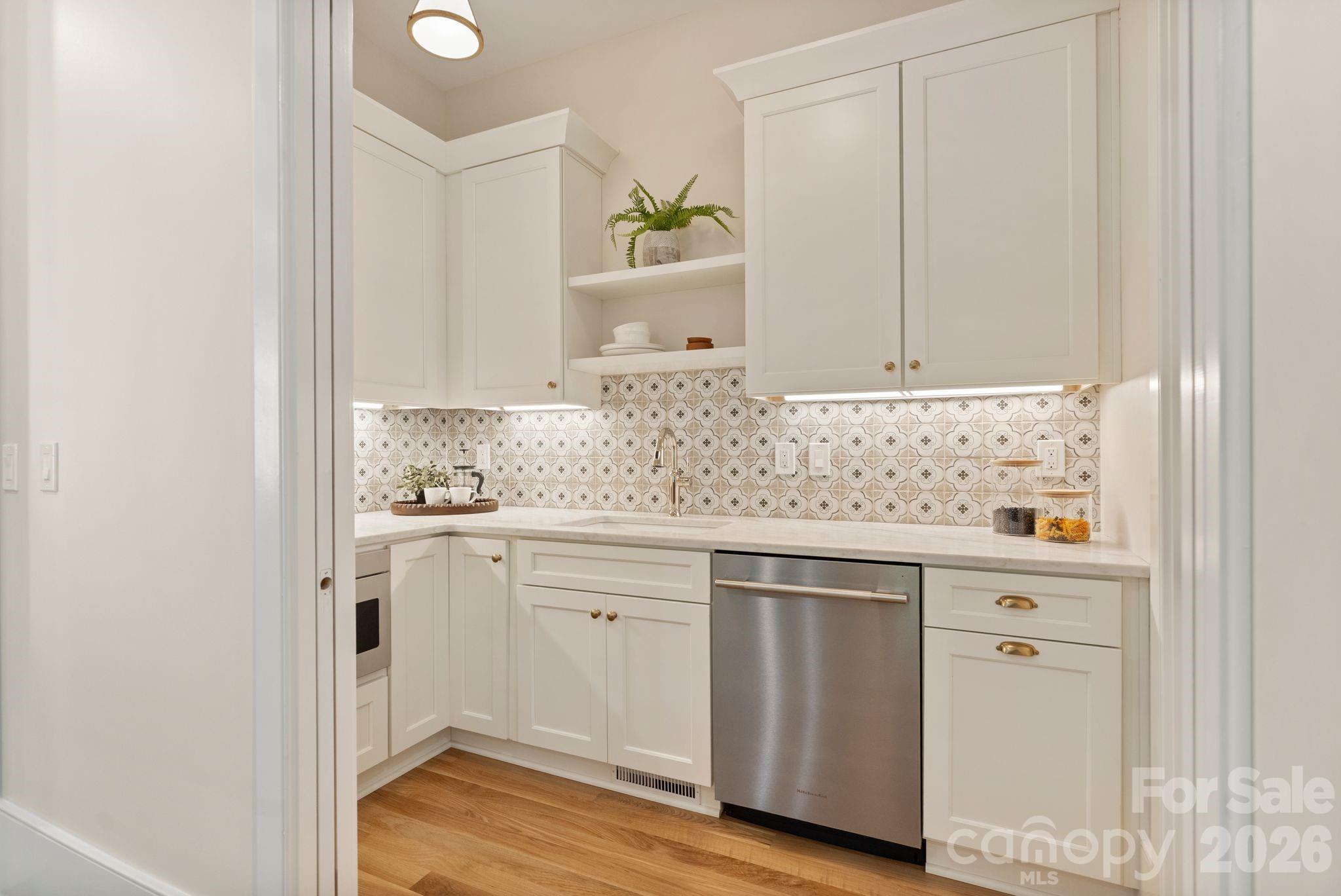 8022 Gulf Creek Road — Lancaster