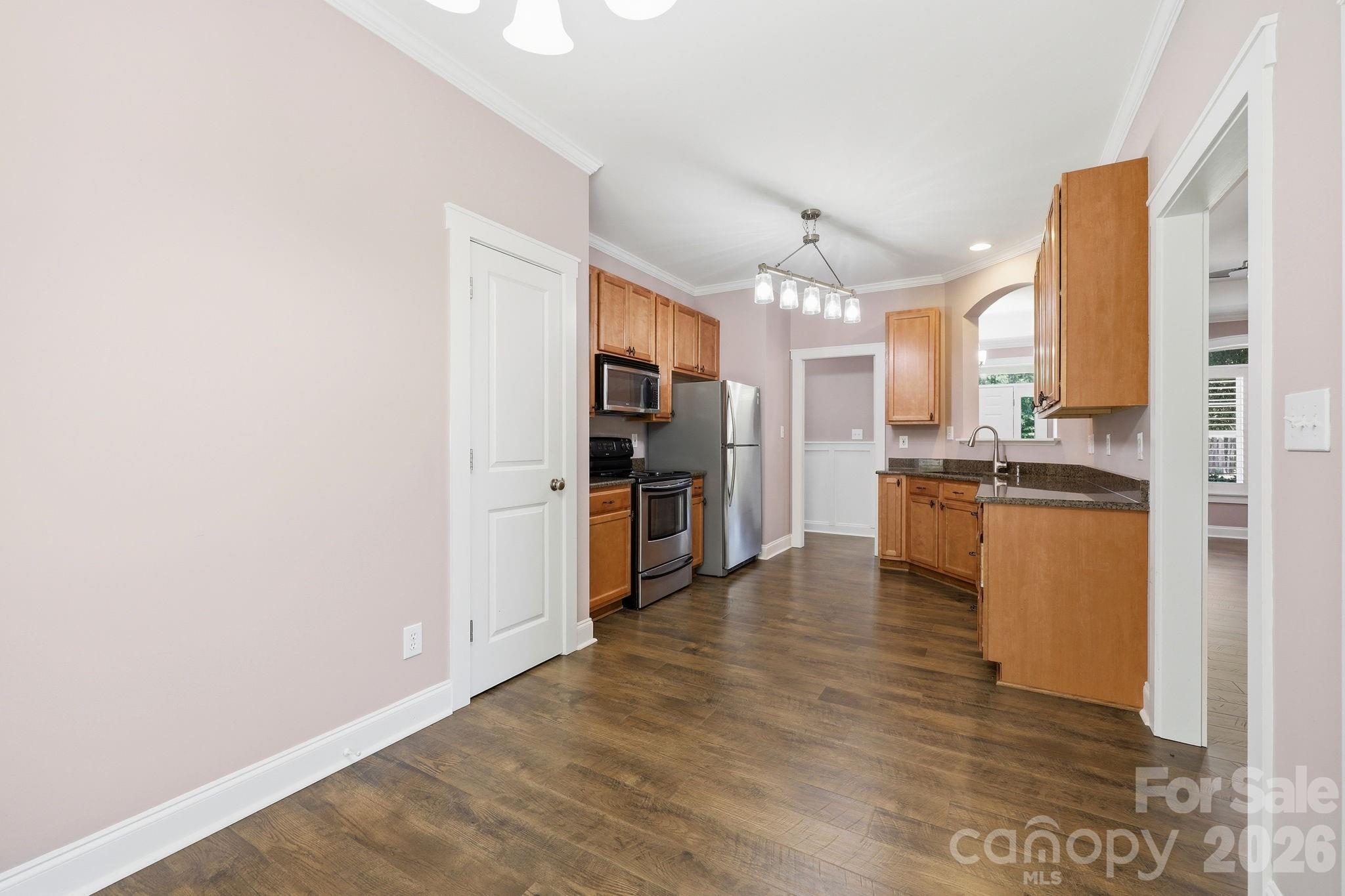 2100 Waterford Pointe Road — Lexington