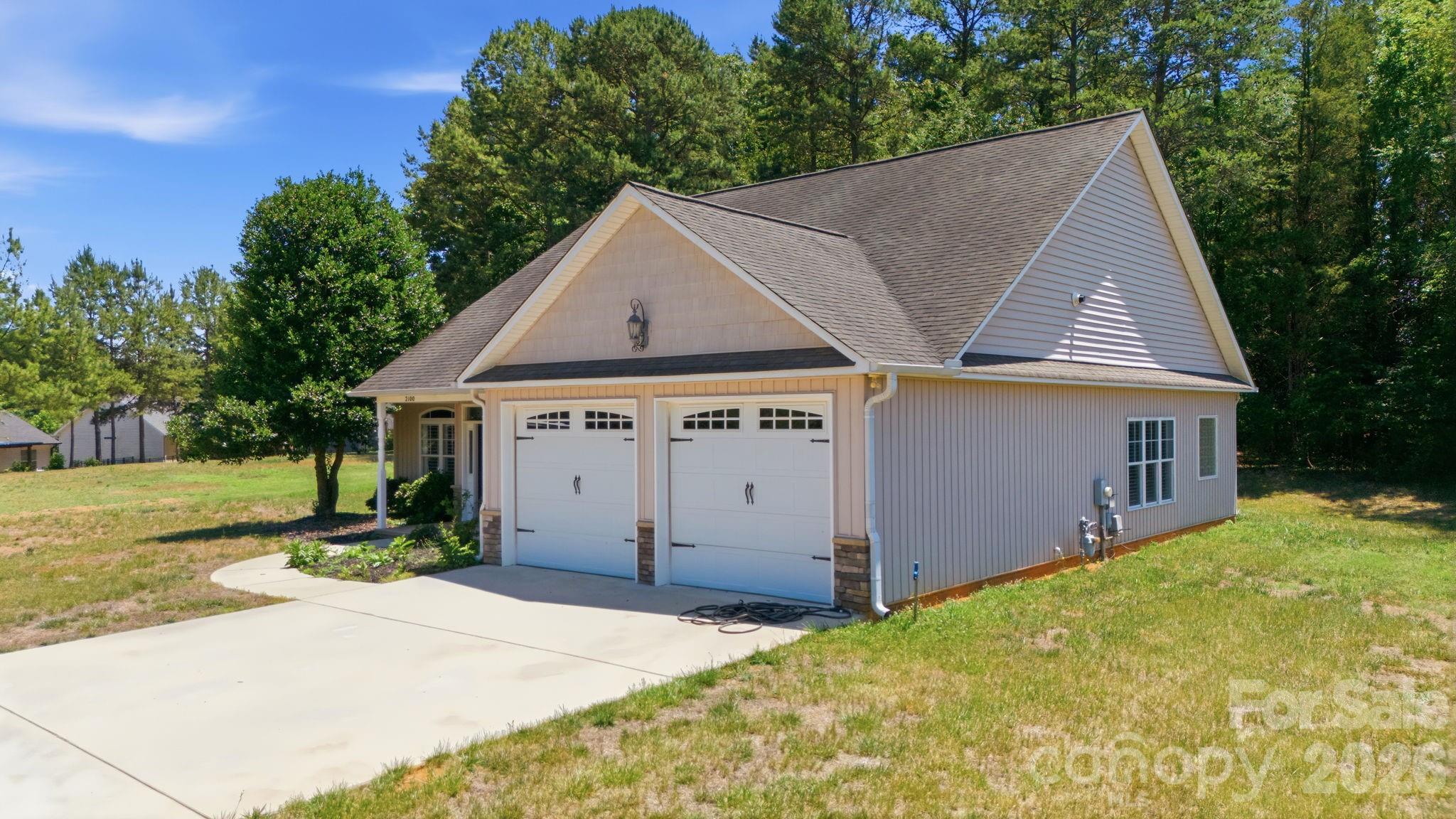2100 Waterford Pointe Road — Lexington