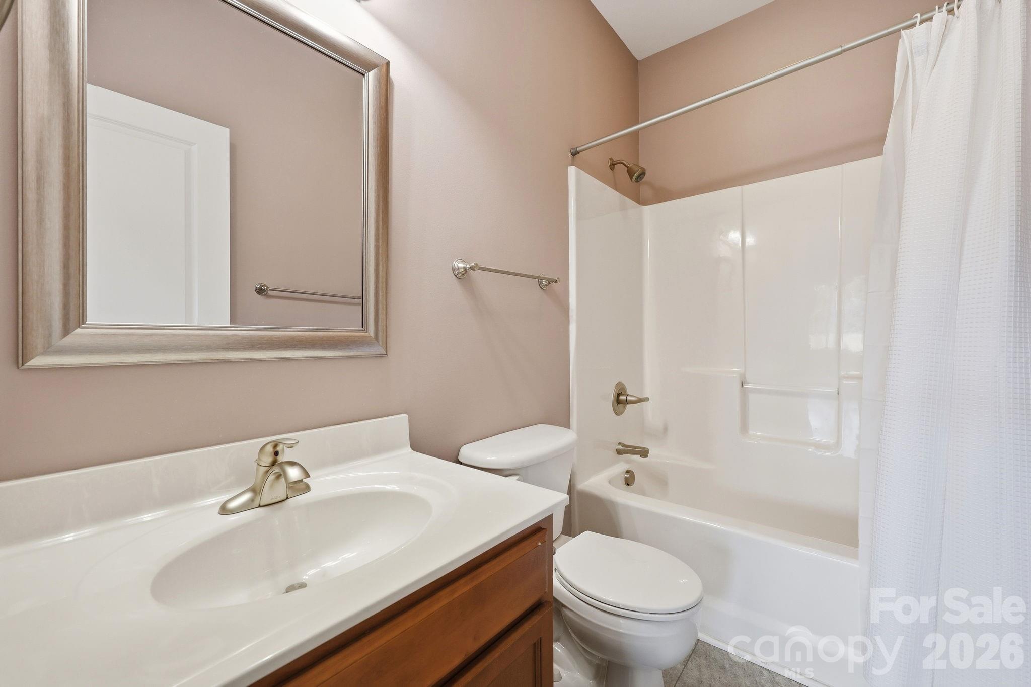 2100 Waterford Pointe Road — Lexington