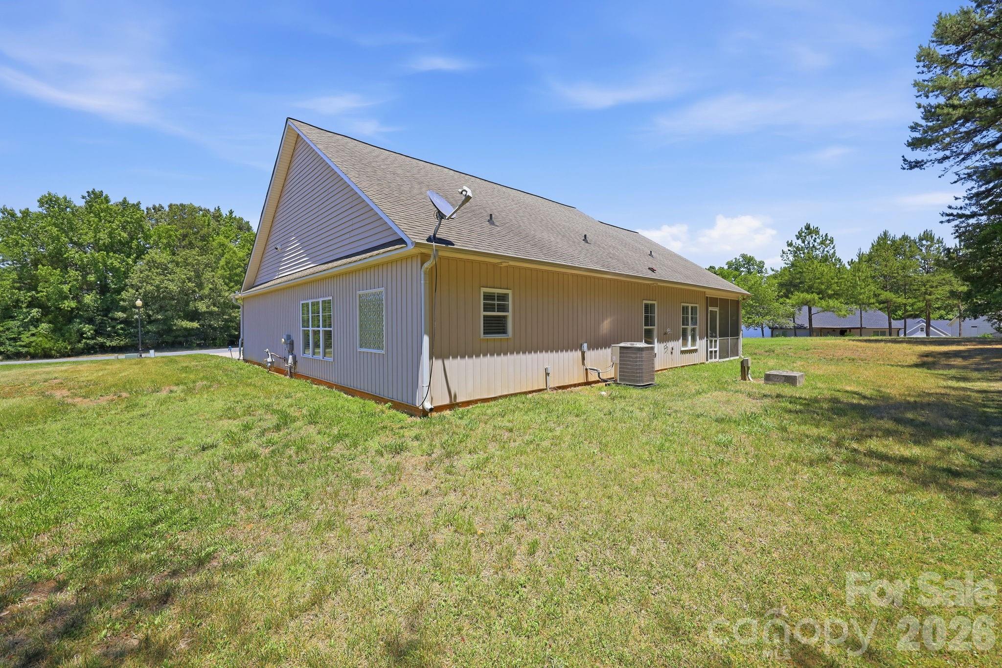 2100 Waterford Pointe Road — Lexington