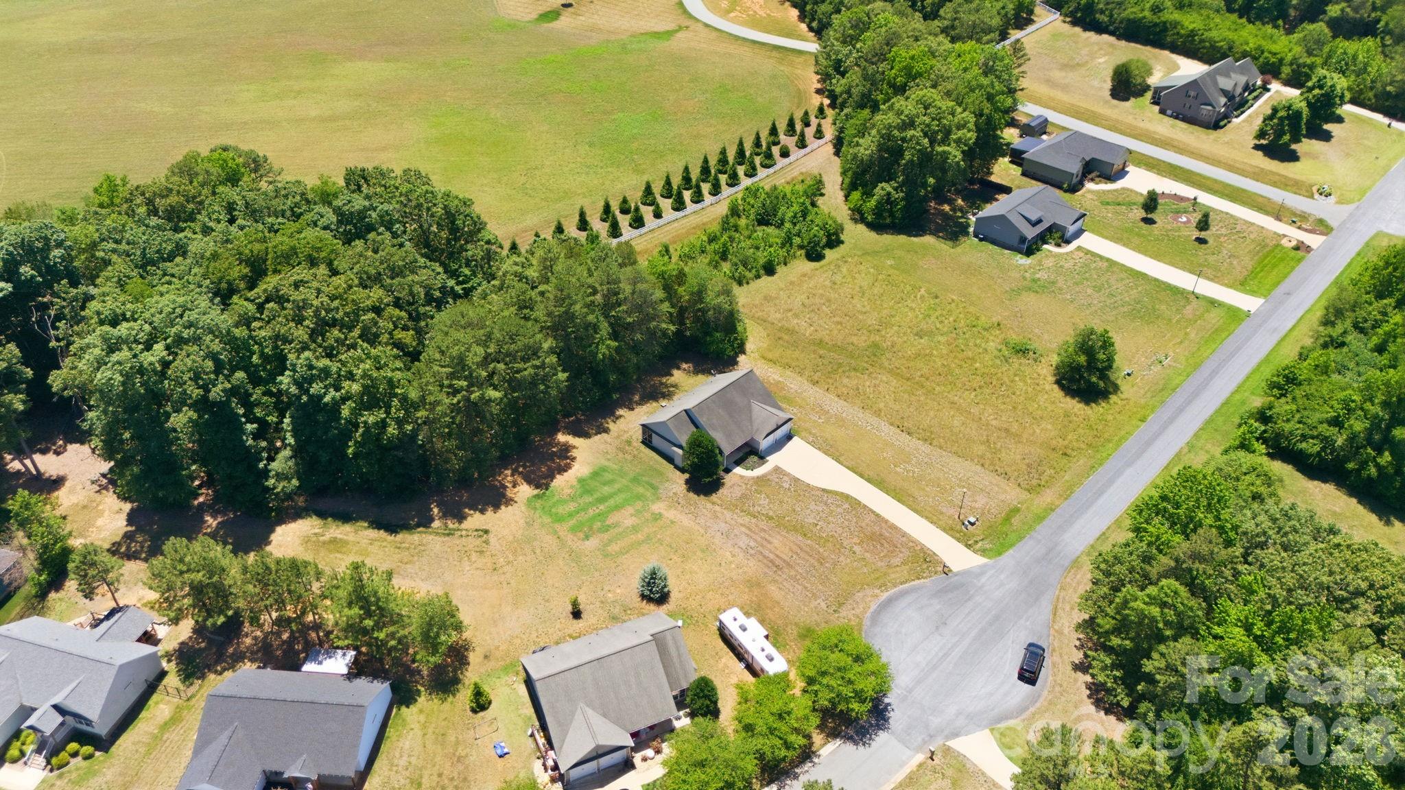 2100 Waterford Pointe Road — Lexington