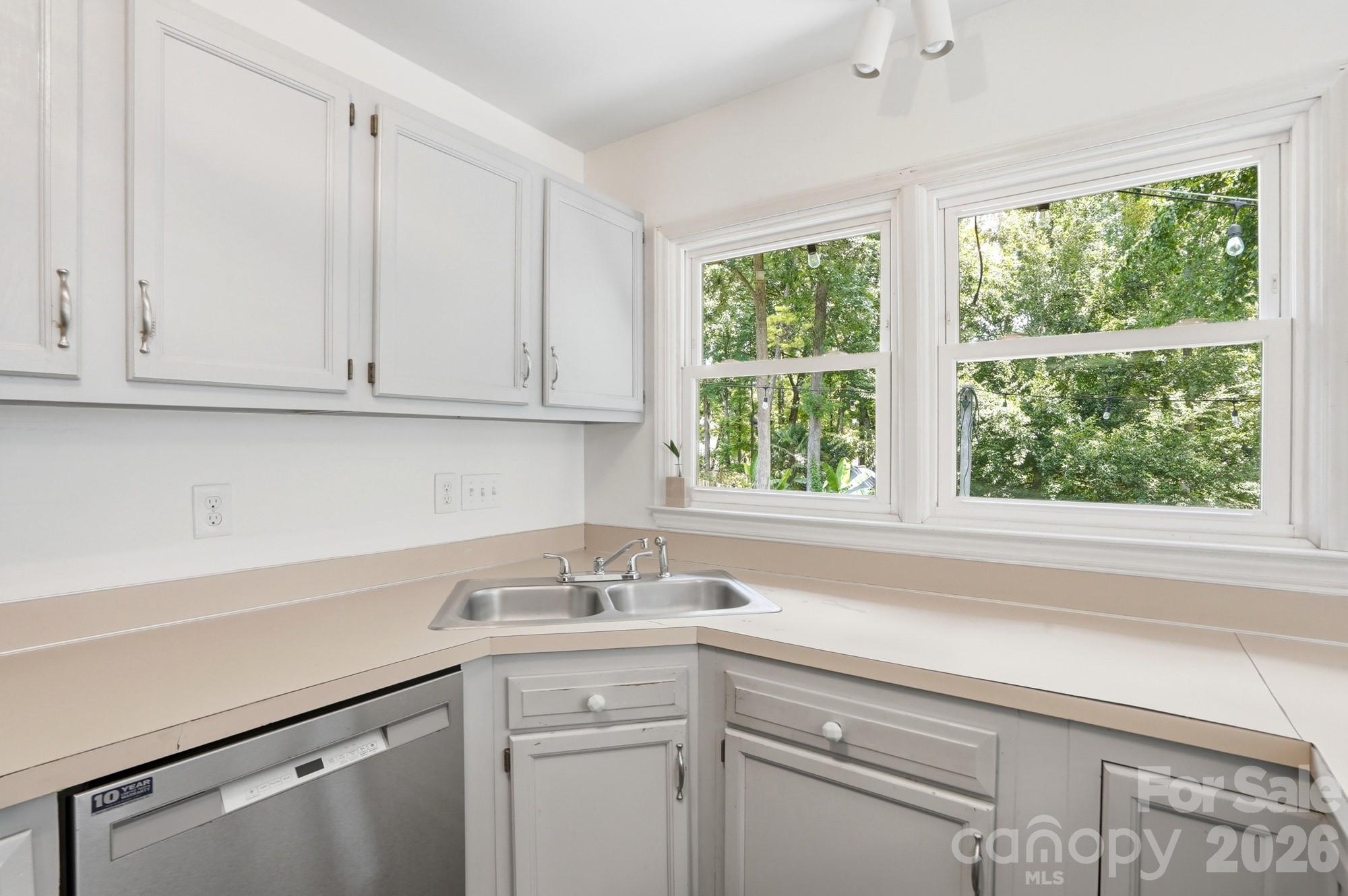 7112 Walterboro Road — Charlotte