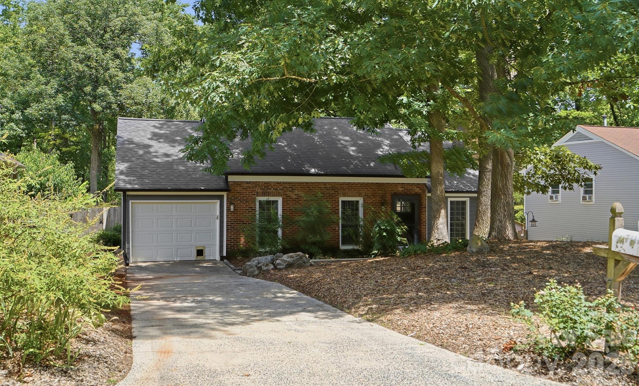 7112 Walterboro Road — Charlotte