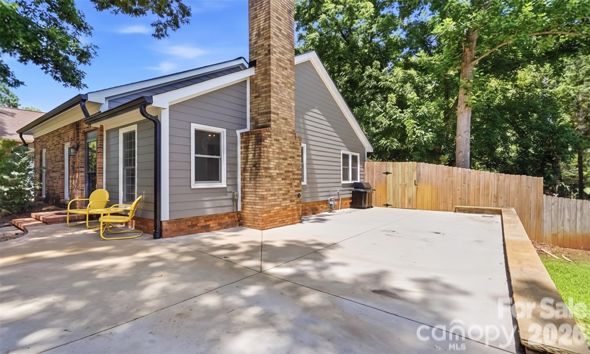 7112 Walterboro Road — Charlotte