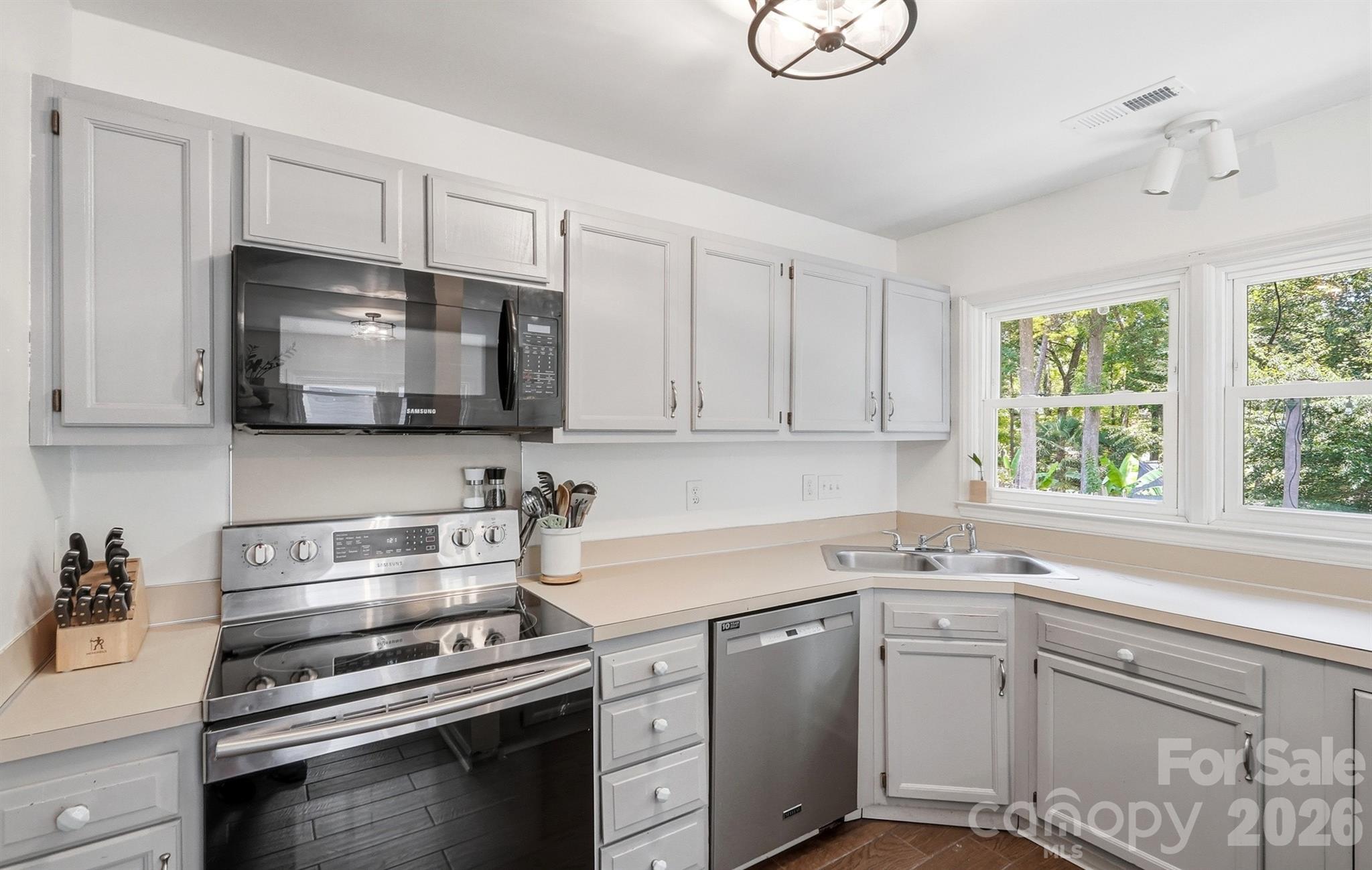 7112 Walterboro Road — Charlotte