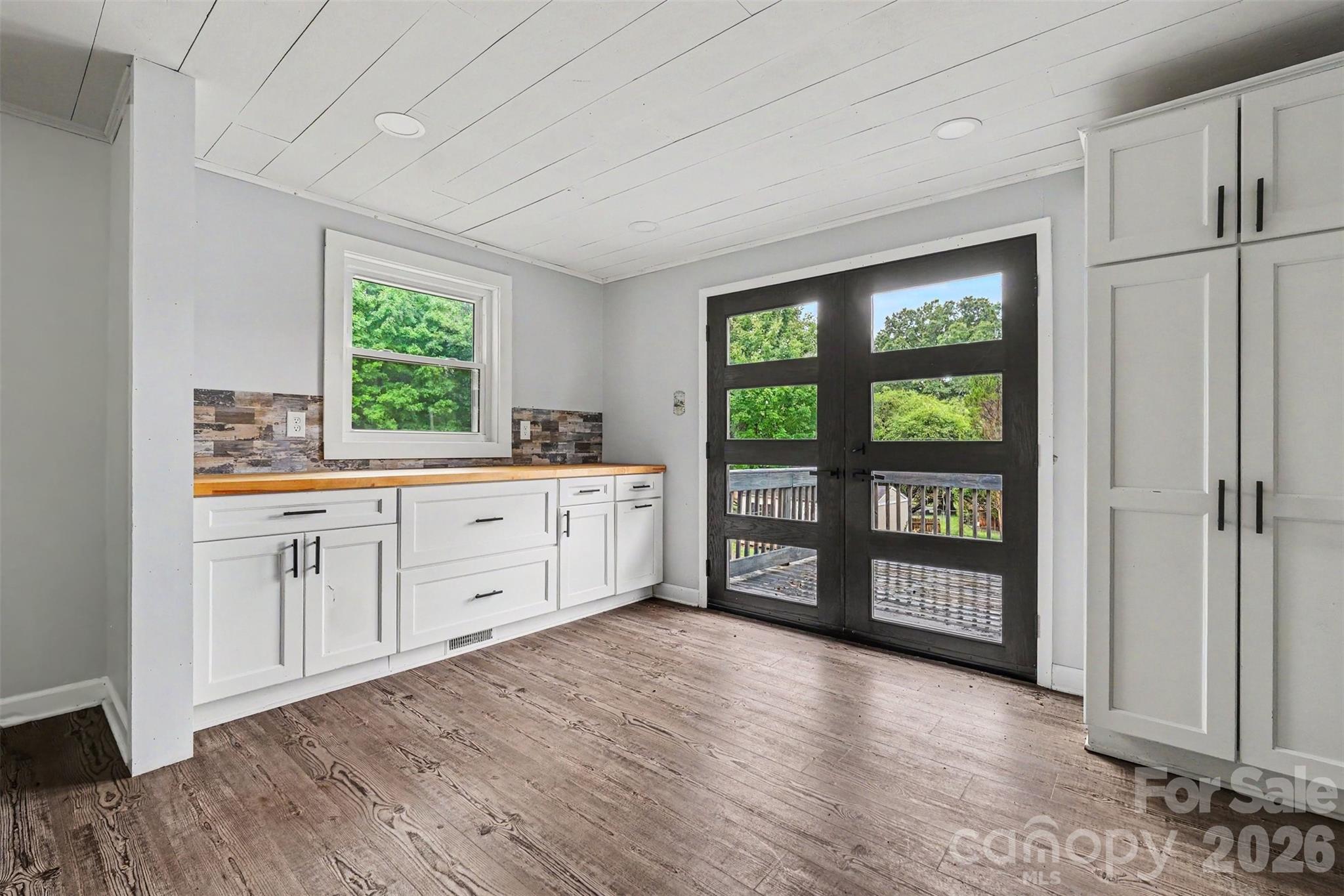 2310 24th Avenue NE — Hickory