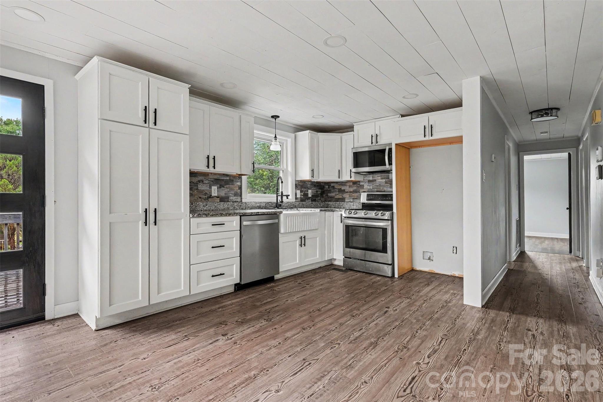 2310 24th Avenue NE — Hickory