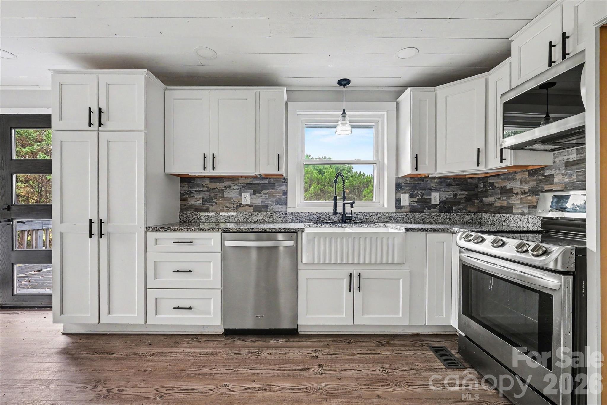 2310 24th Avenue NE — Hickory
