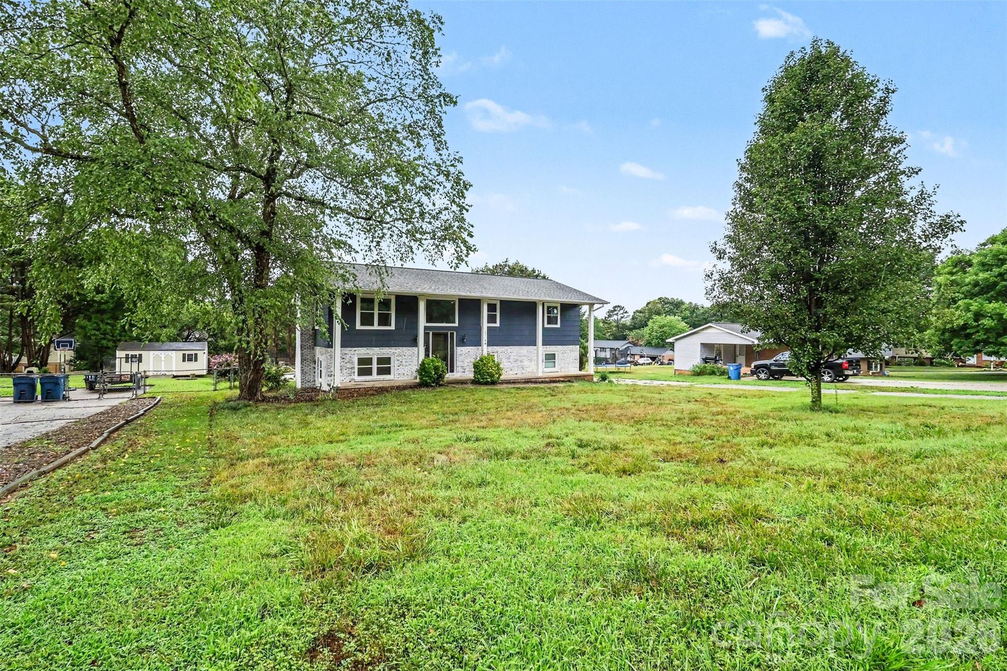 2310 24th Avenue NE — Hickory