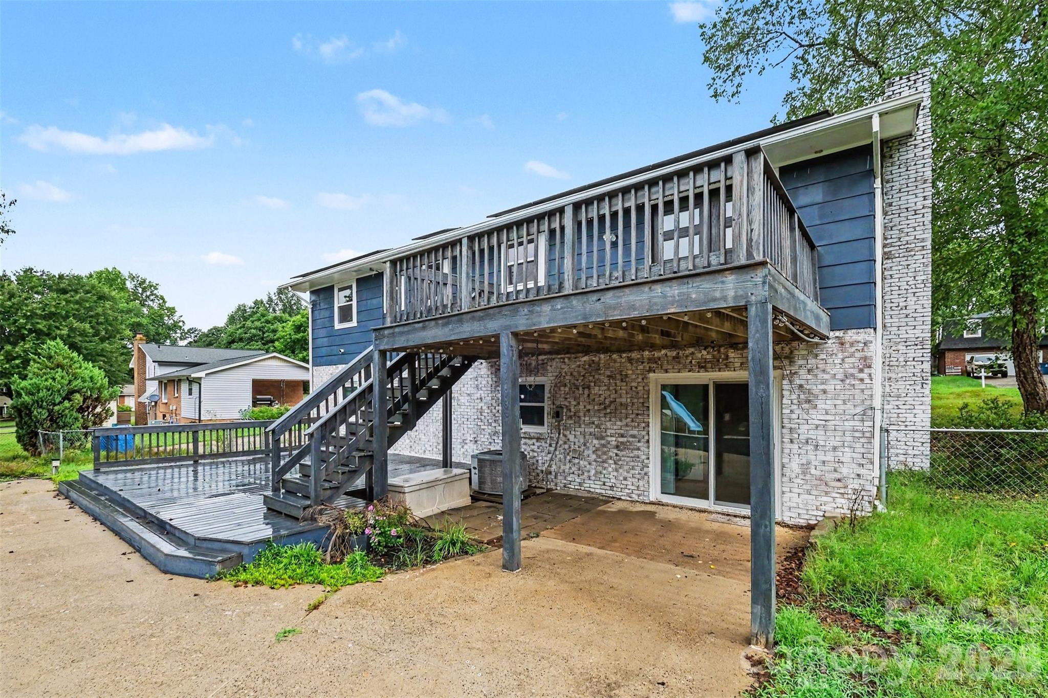 2310 24th Avenue NE — Hickory