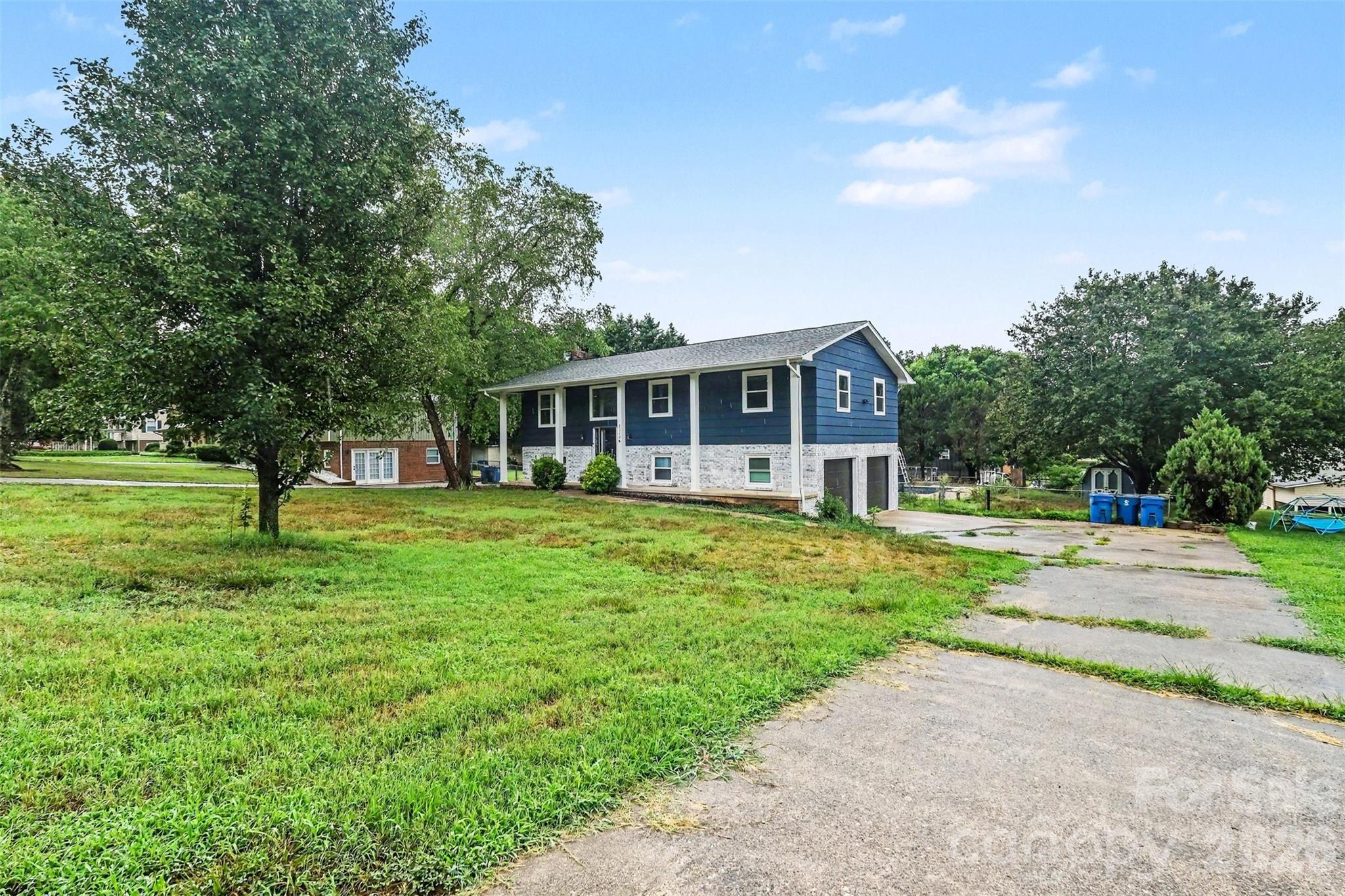 2310 24th Avenue NE — Hickory