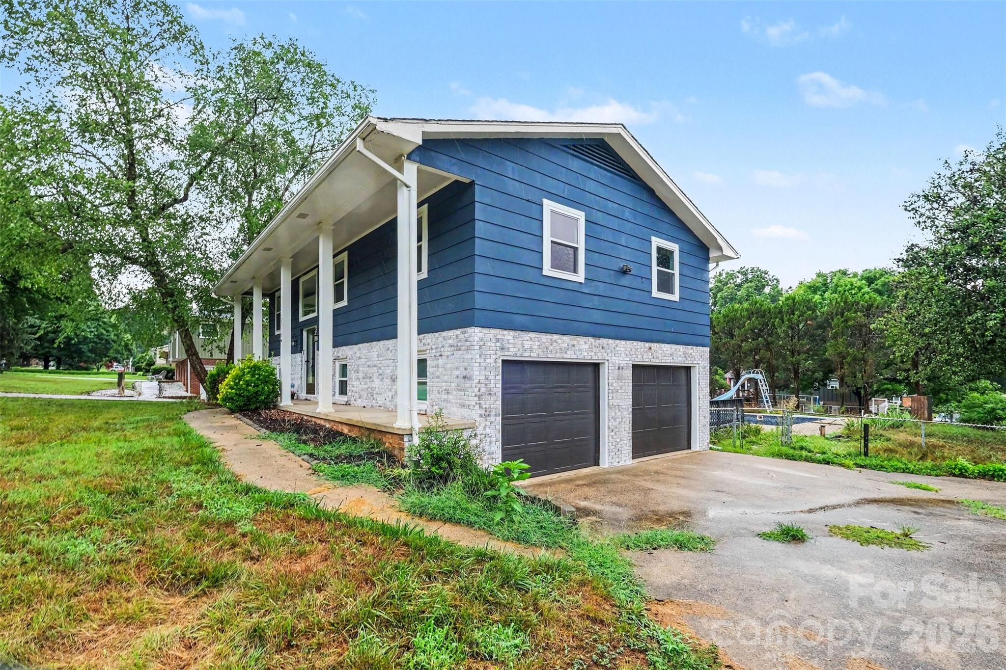 2310 24th Avenue NE — Hickory