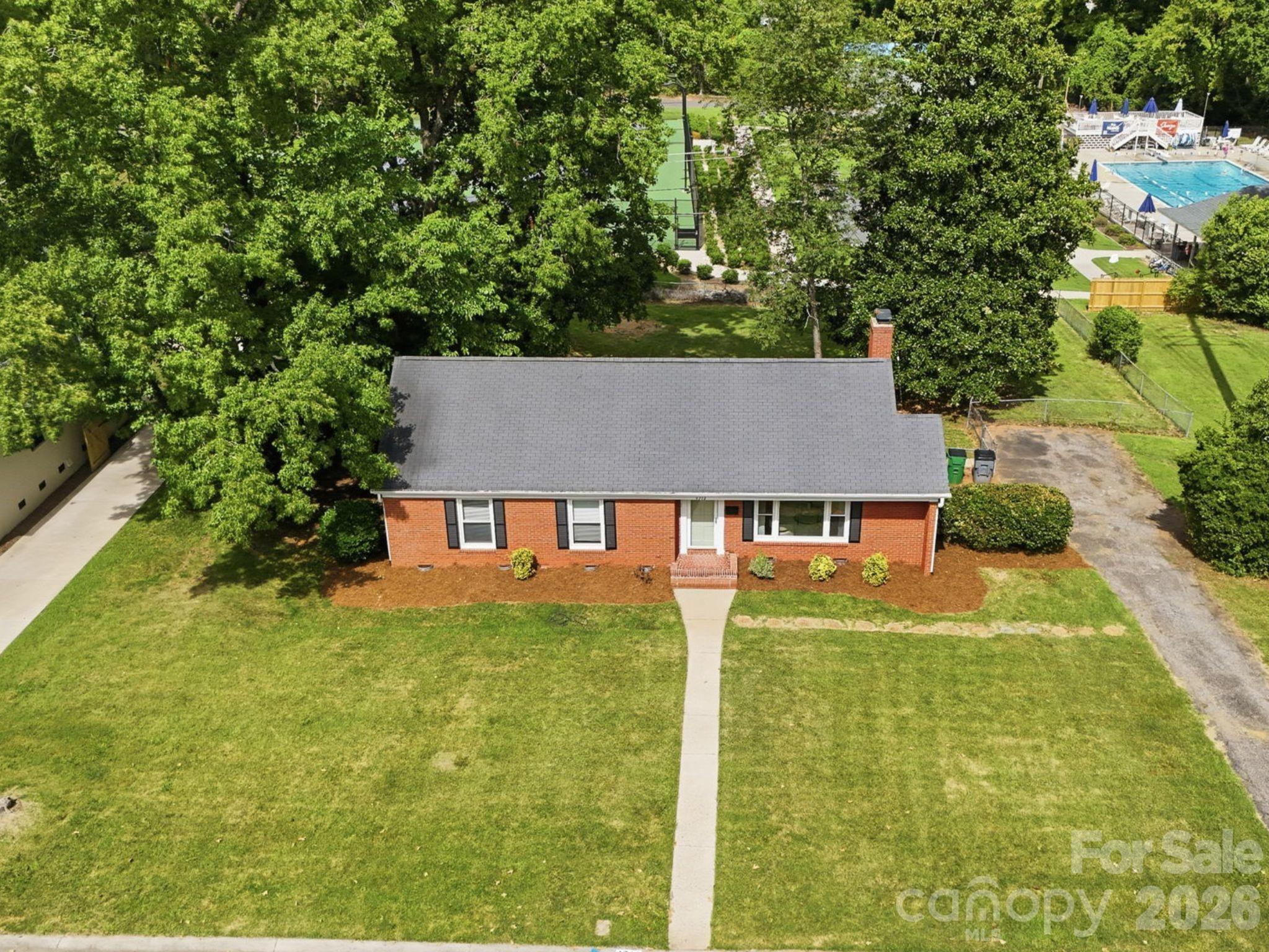 4712 Fairheath Road — Charlotte